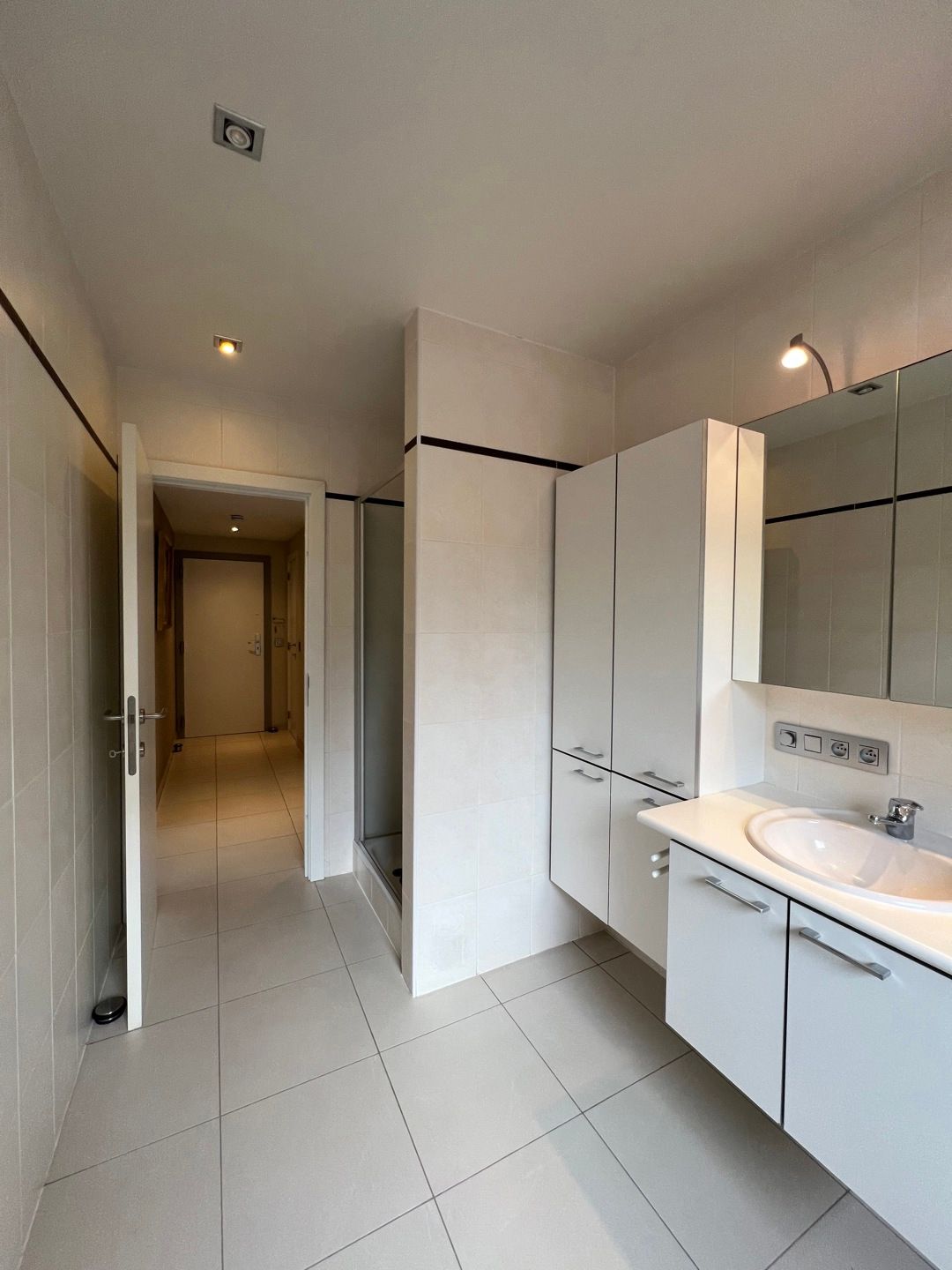 Super goed gelegen en prachtig gelijkvloers appartement foto 12