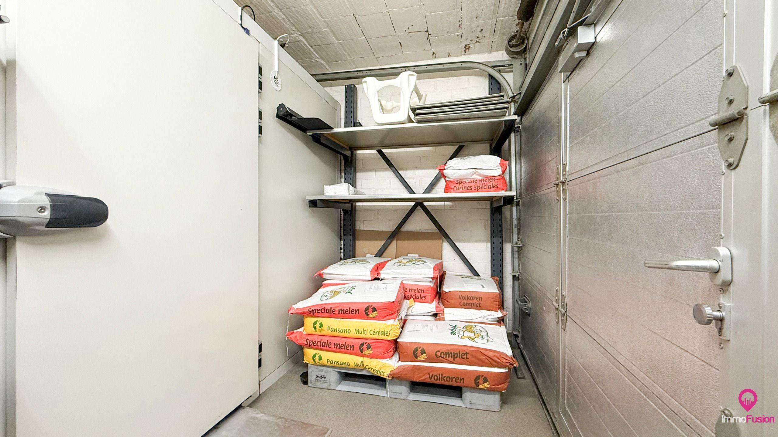 Instapklare bakkerij met woonst in het centrum van Zolder! foto 25