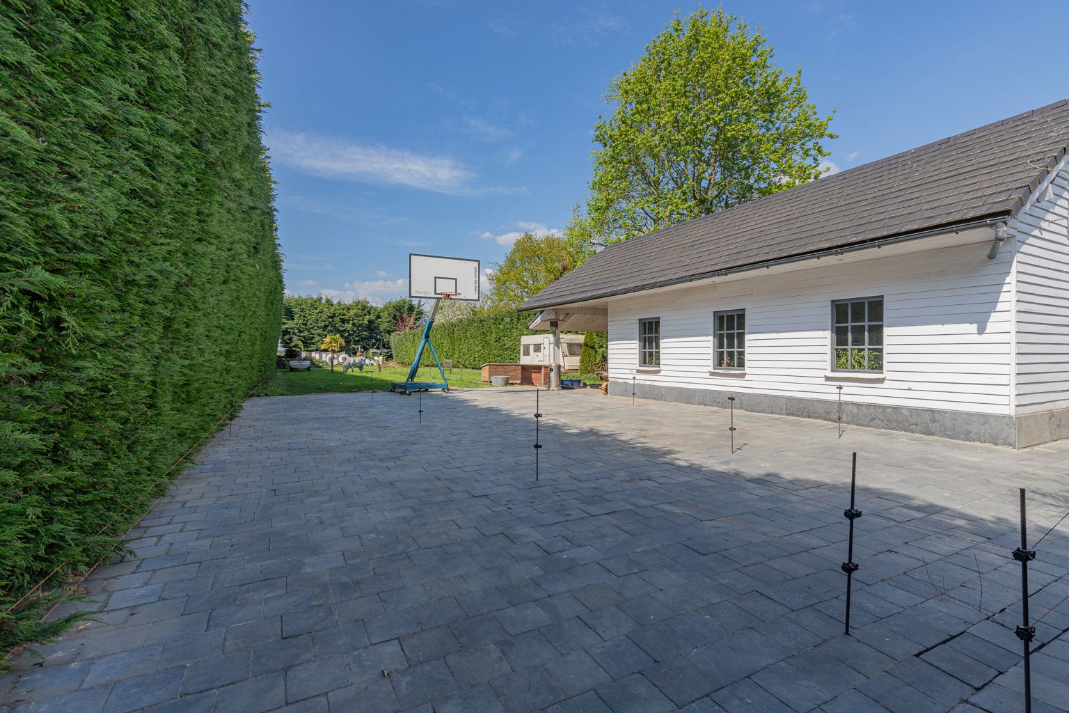 Grote villa op 22a met tuin, garage én bijgebouw foto 20