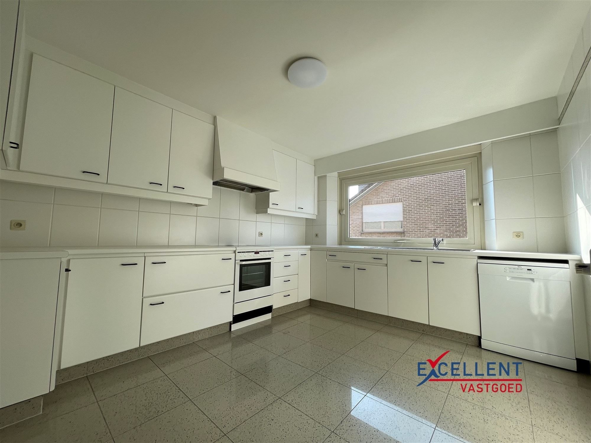Ruim 2-slaapkamer appartement te huur nabij de Markt van Deinze foto 3