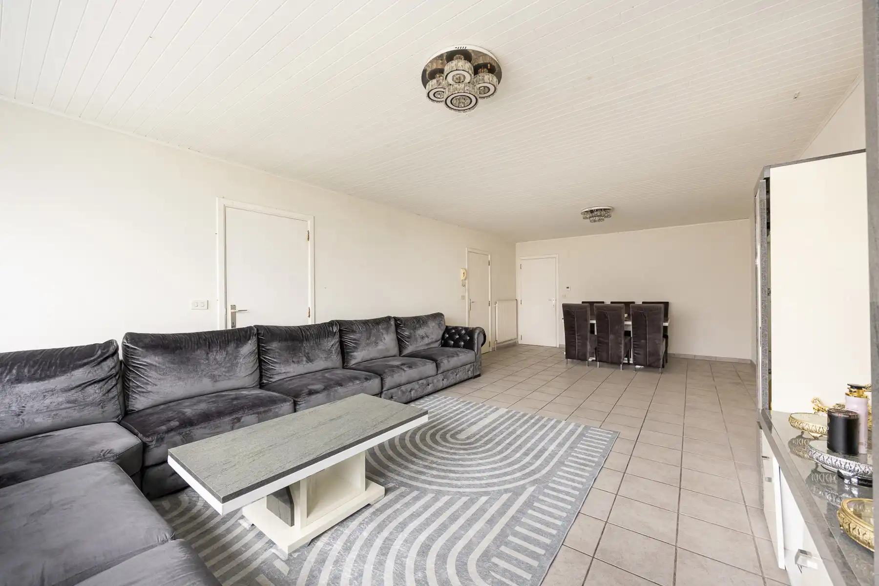 Gelijkvloers 3-slaapkamerappartement met garage en autostaanplaats. foto 6