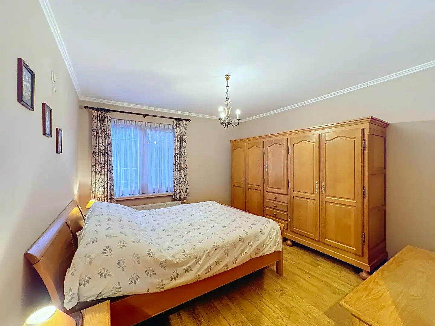 Centraal gelegen en ruim appartement foto 9