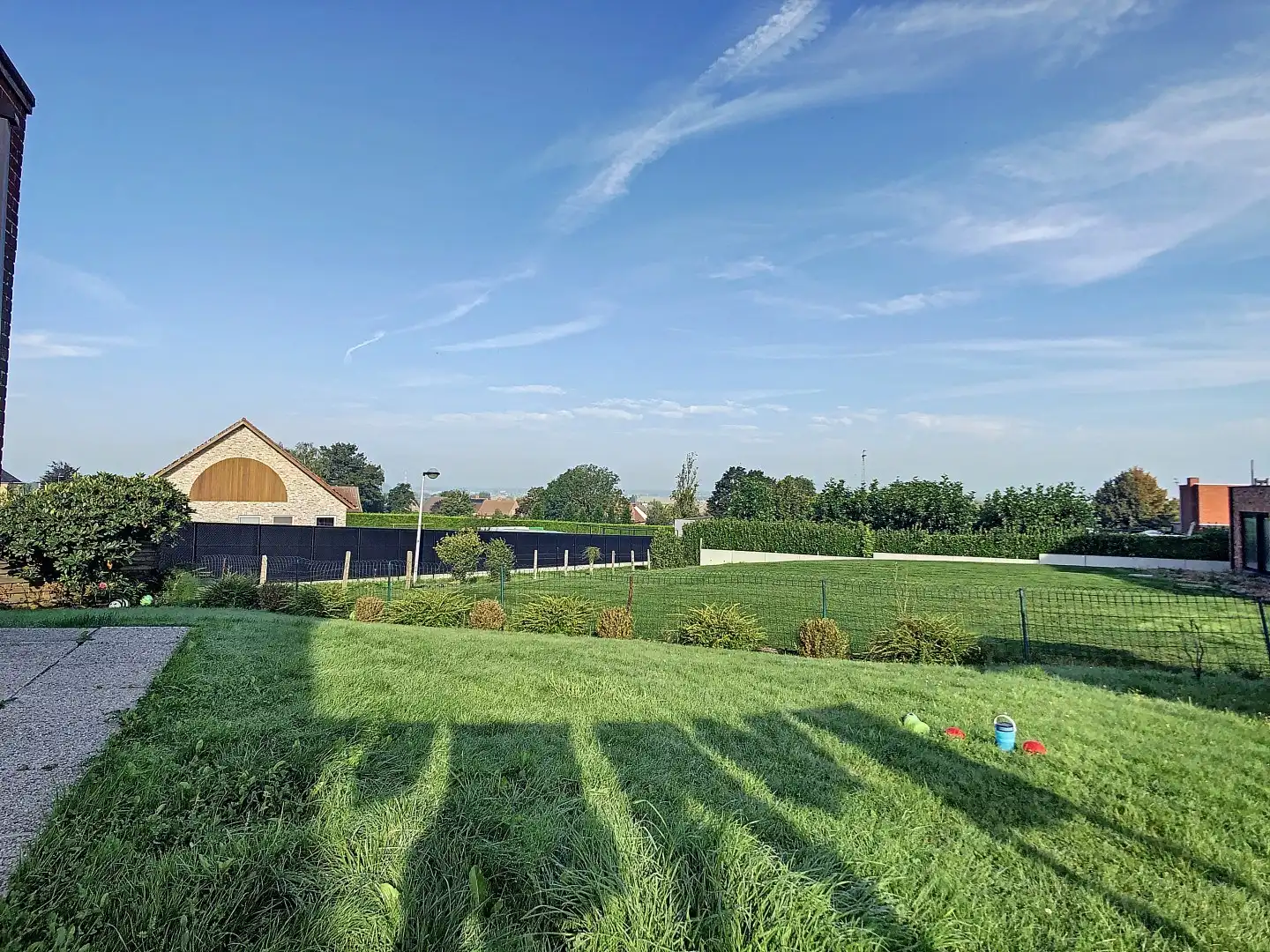 Rustig gelegen, alleenstaande woning met inpandige garage foto 3