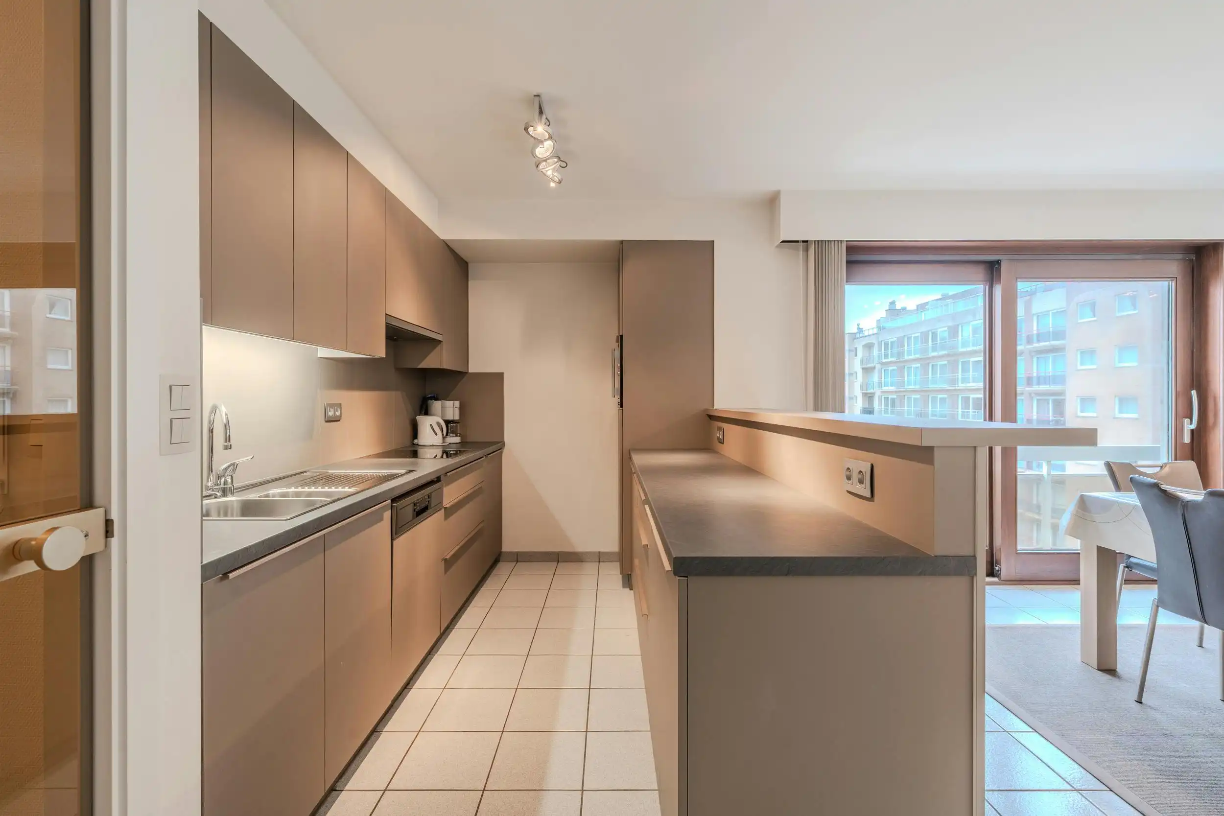 Hoekappartement met zijdelings zeezicht op toplocatie! foto 6