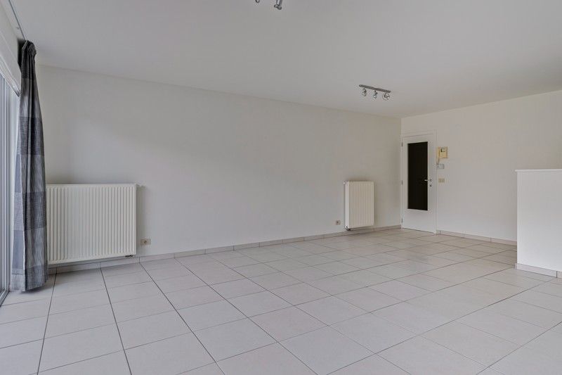 Ruim 2 slaapkamer appartement TE KOOP in residentie Den Hert in hartje Oostrozebeke! foto 7