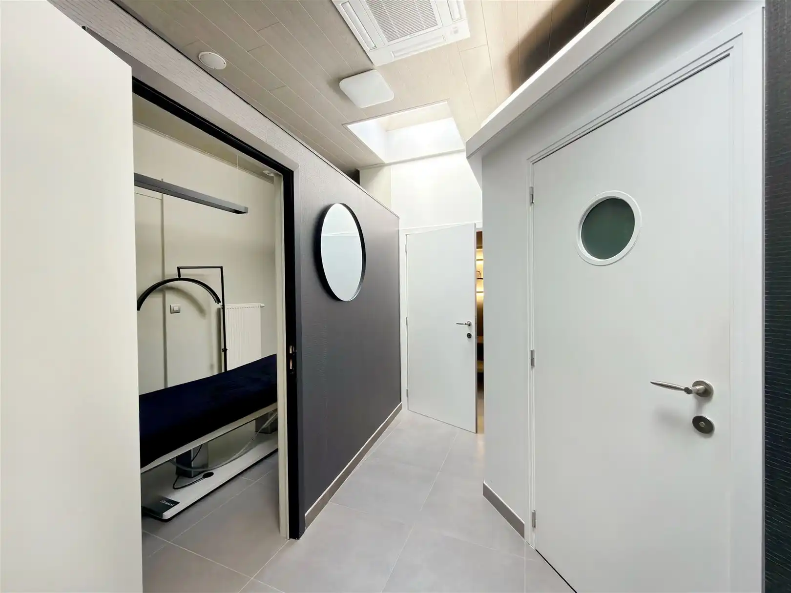 Handelsgelijkvloers, 3 appartementen en eigen parking!! foto 10