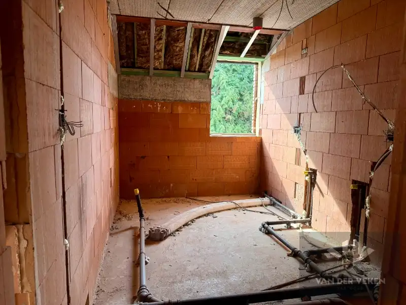 Moderne halfopen nieuwbouwwoning met 4 slaapkamers en 2 badkamers met carport foto 15