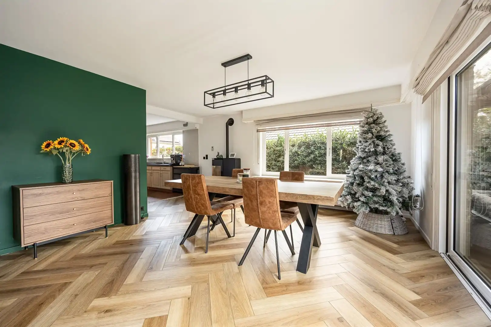 Karaktervolle woning met 4 slaapkamers en praktijkruimte. foto 9