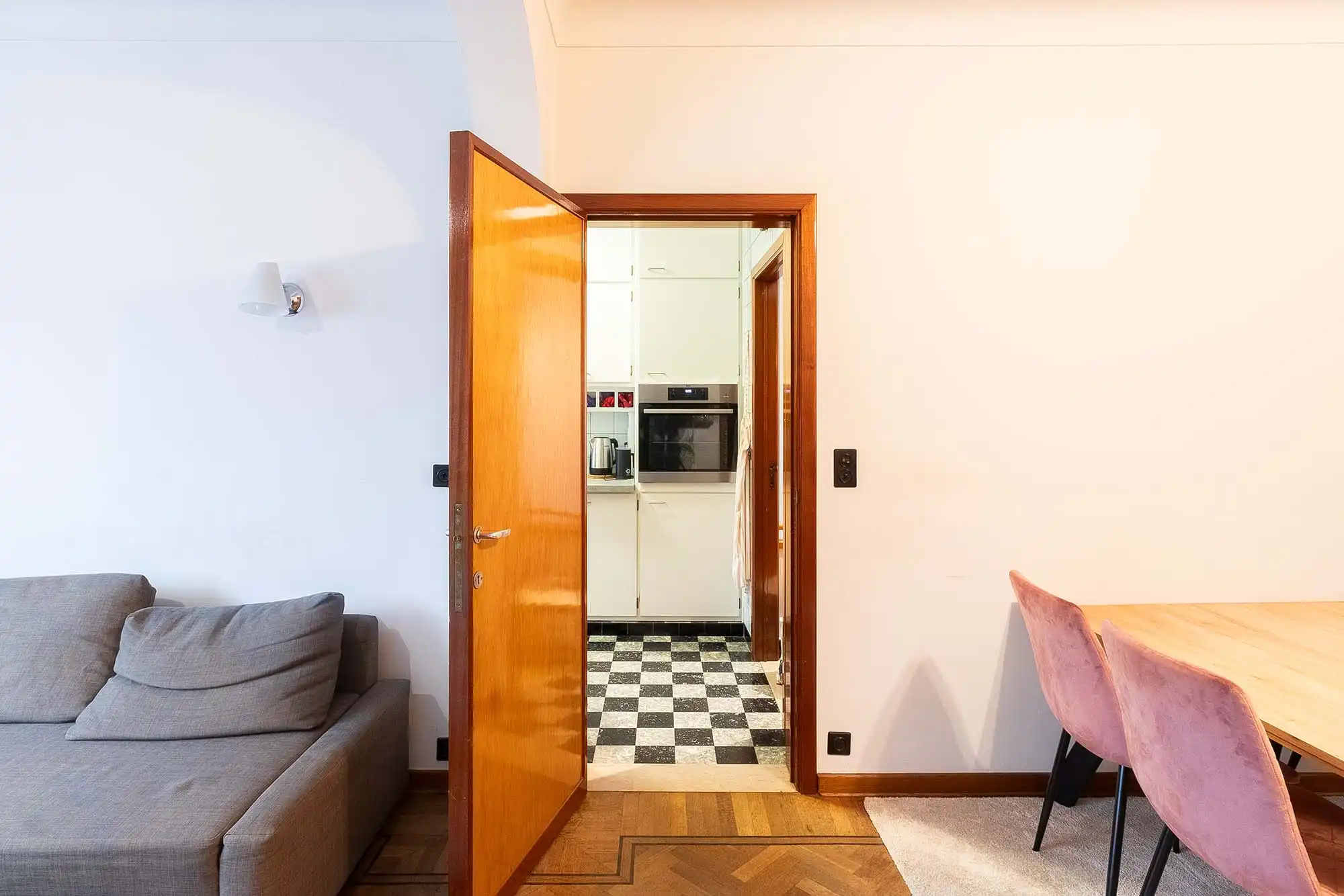 Charmant appartement met twee slaapkamers incl. garage! foto 5