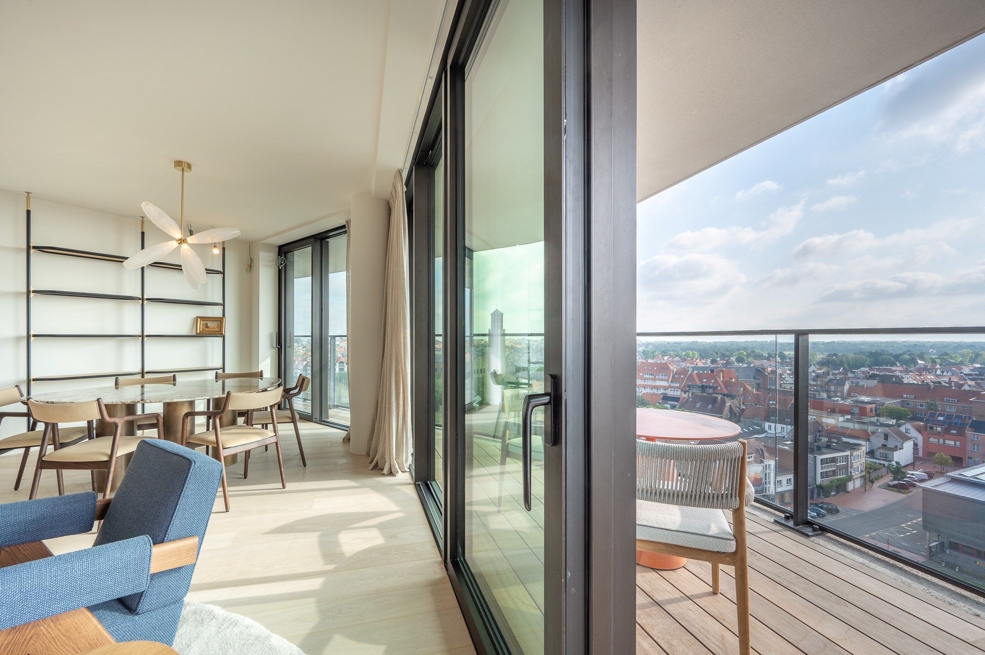 Luxueus appartement met zeer ruim terras gelegen in de exclusieve residentie The Tower. foto 12