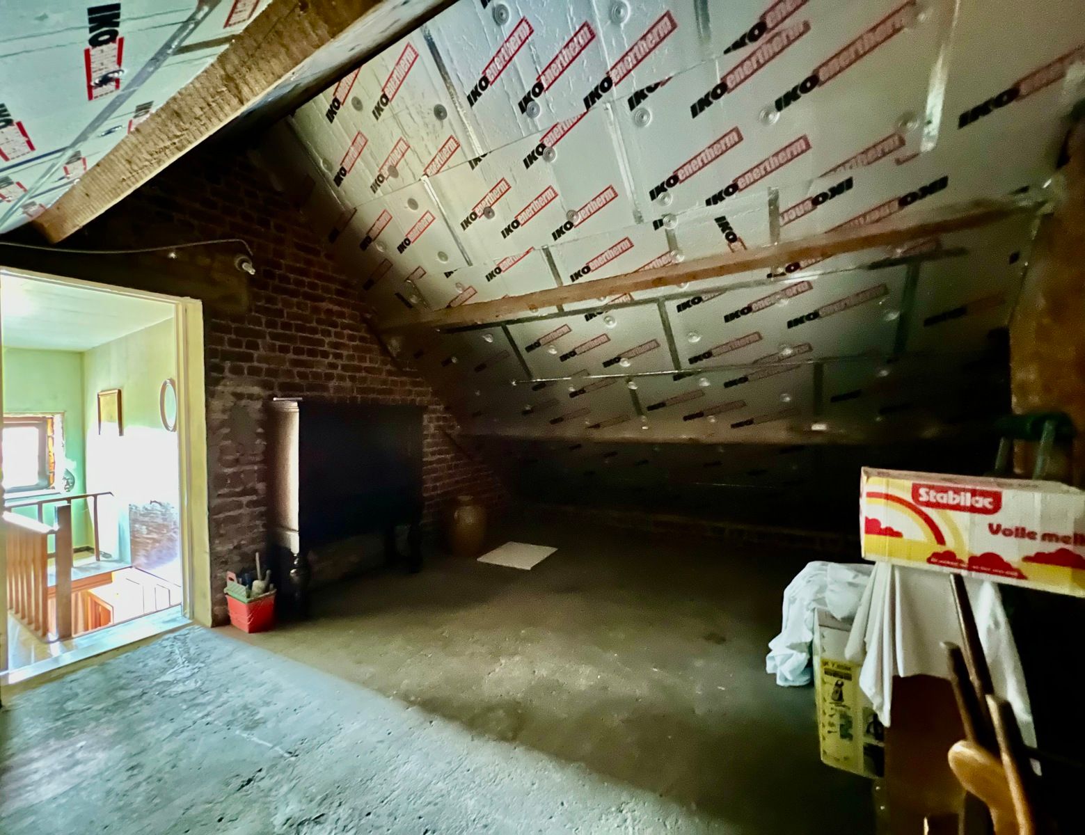 Hoeve met woning, stal en schuur met authentieke elementen. foto 16