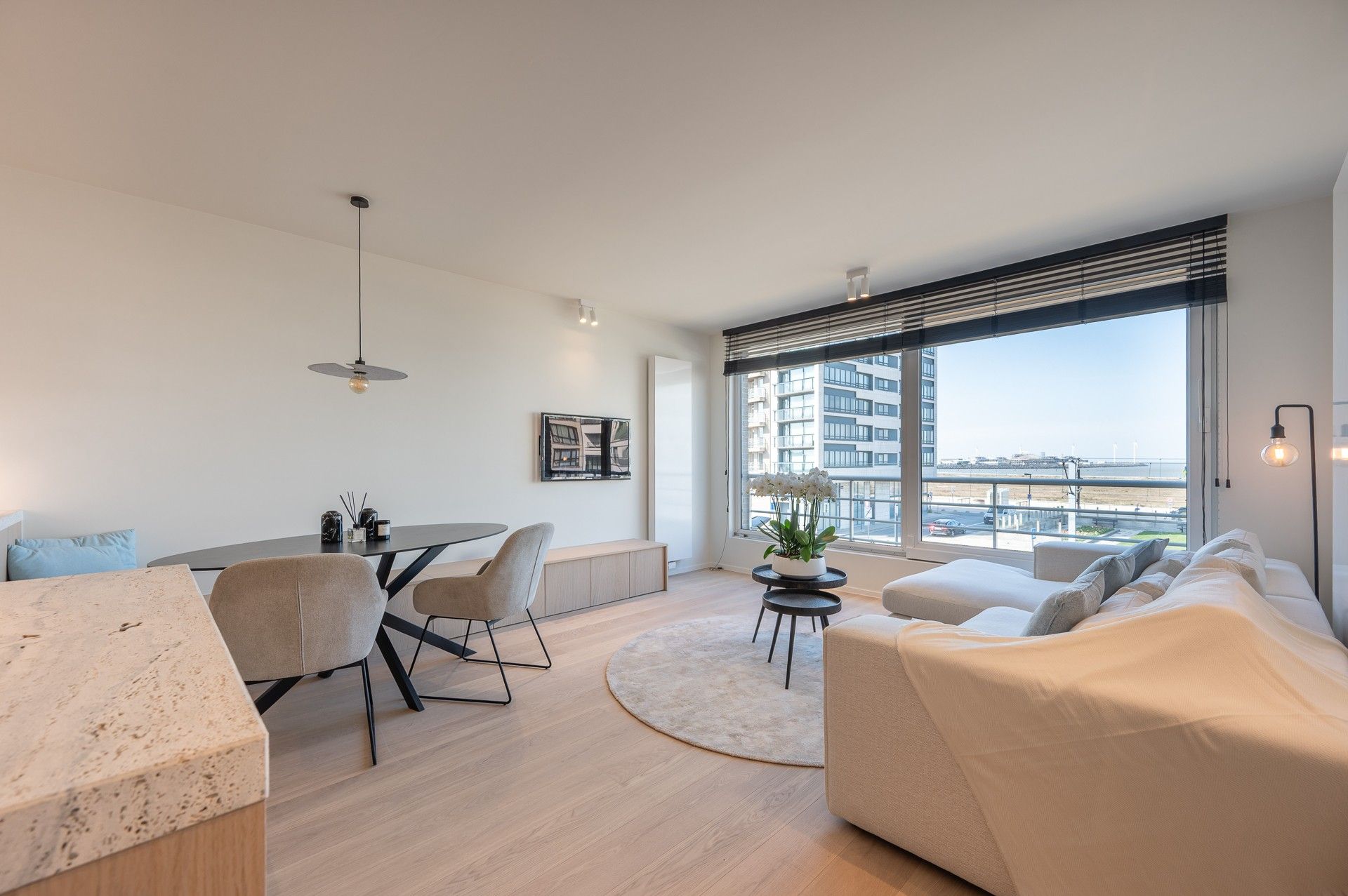 Luxueus gerenoveerd appartement met frontaal zeezicht in Heist foto 6