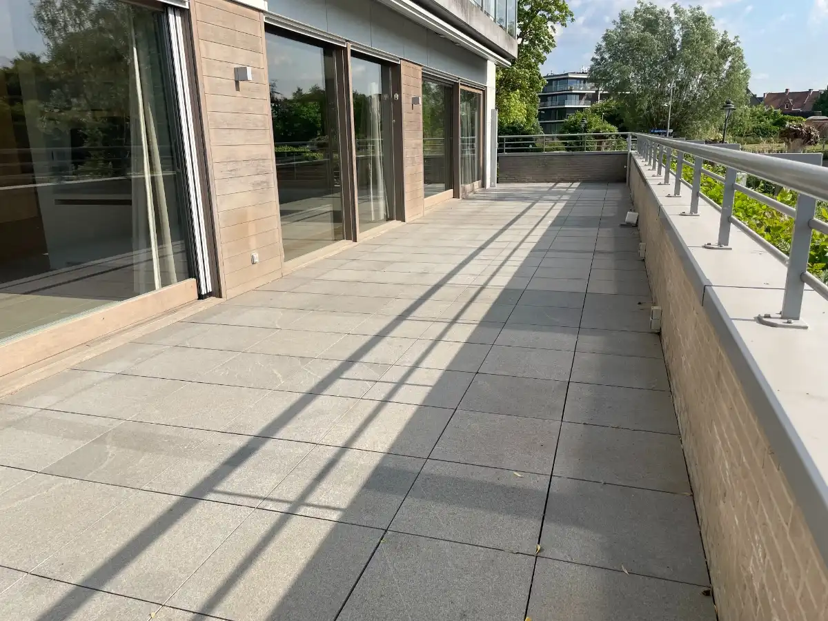 LUXE APPARTEMENT + zeer riant zongericht terras, dubbele garage & (wijn)kelder foto 53