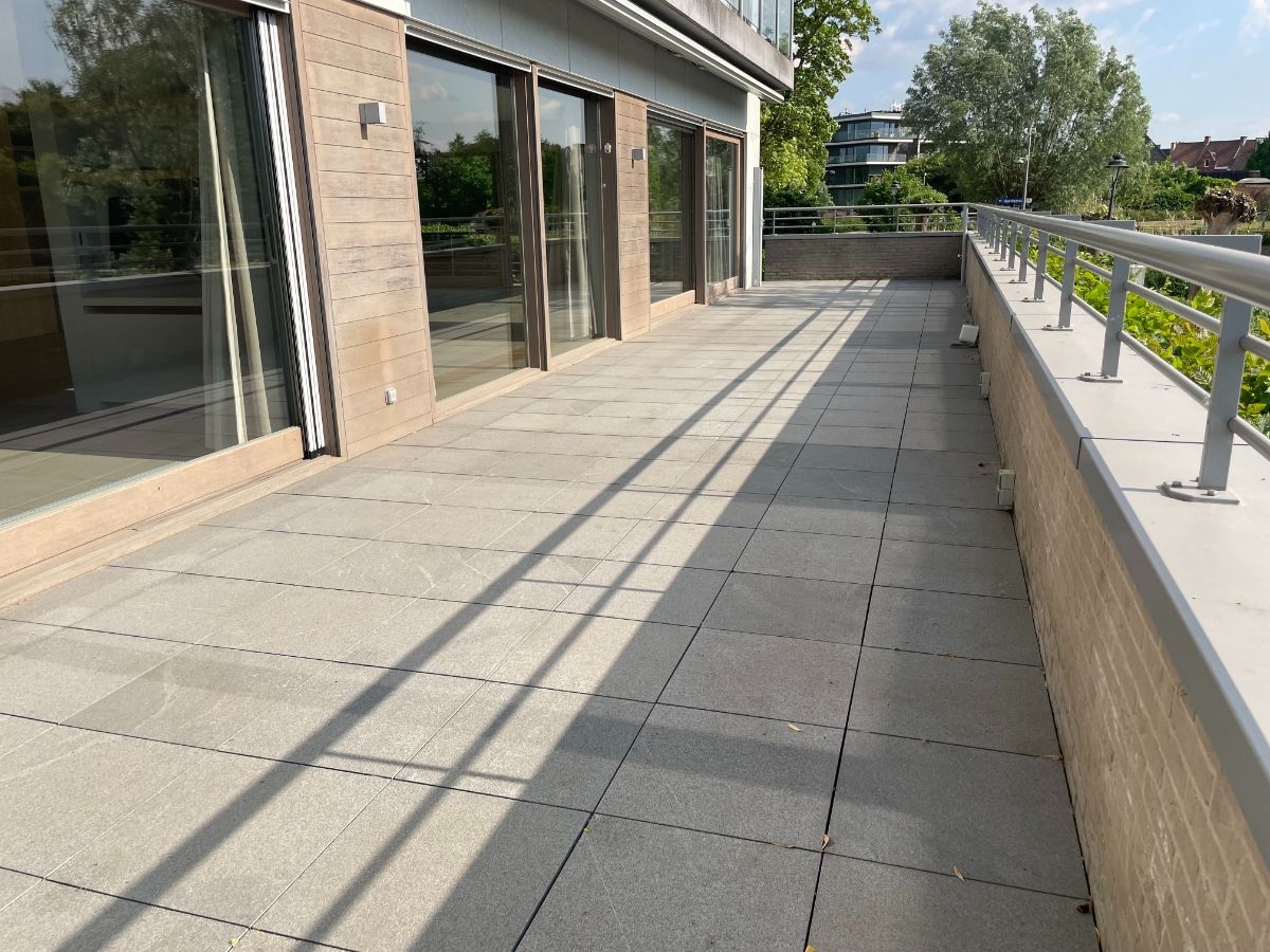 LUXE APPARTEMENT + zeer riant zongericht terras, dubbele garage & (wijn)kelder foto 53