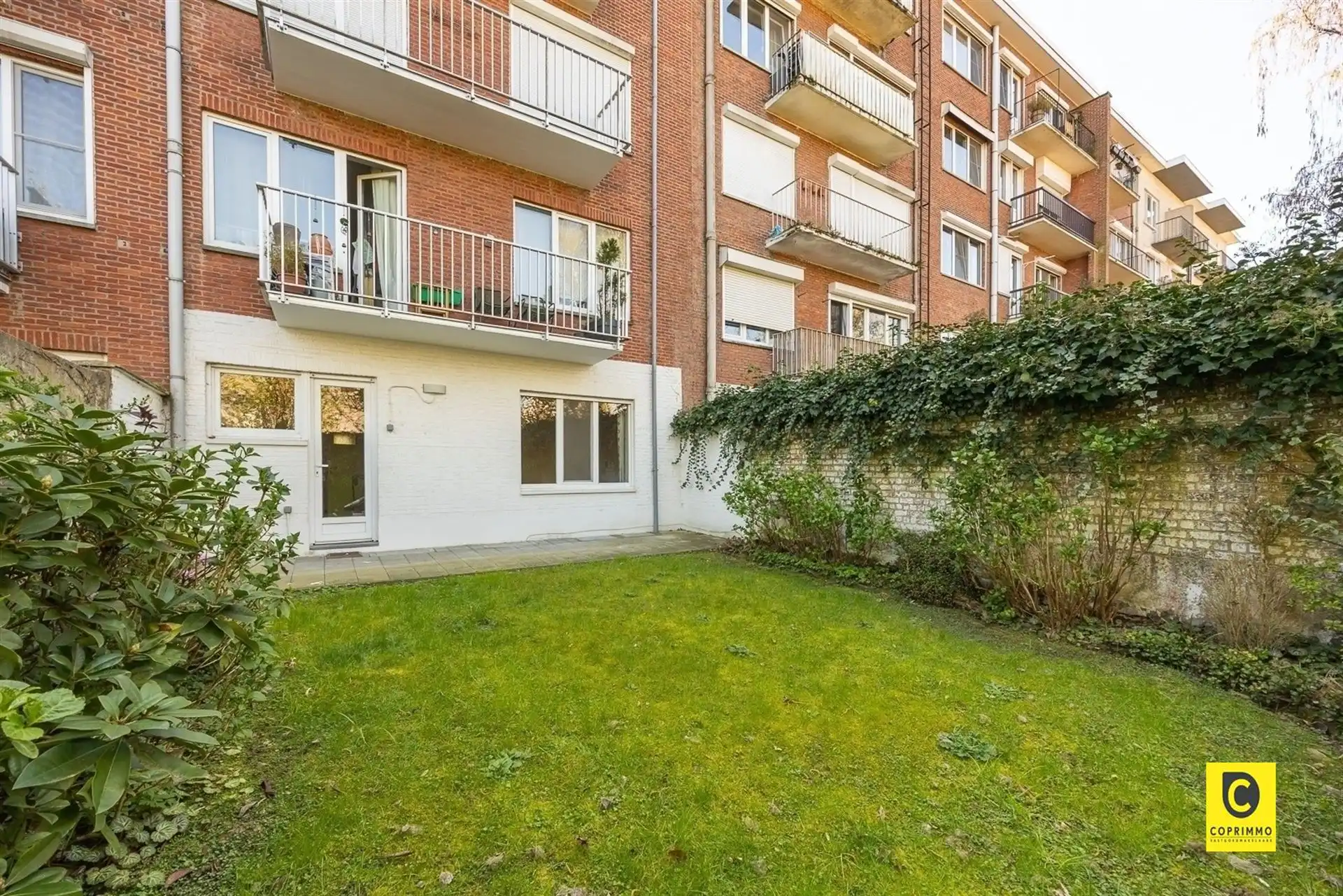 Charmant gelijkvloers appartement met tuin! foto 5