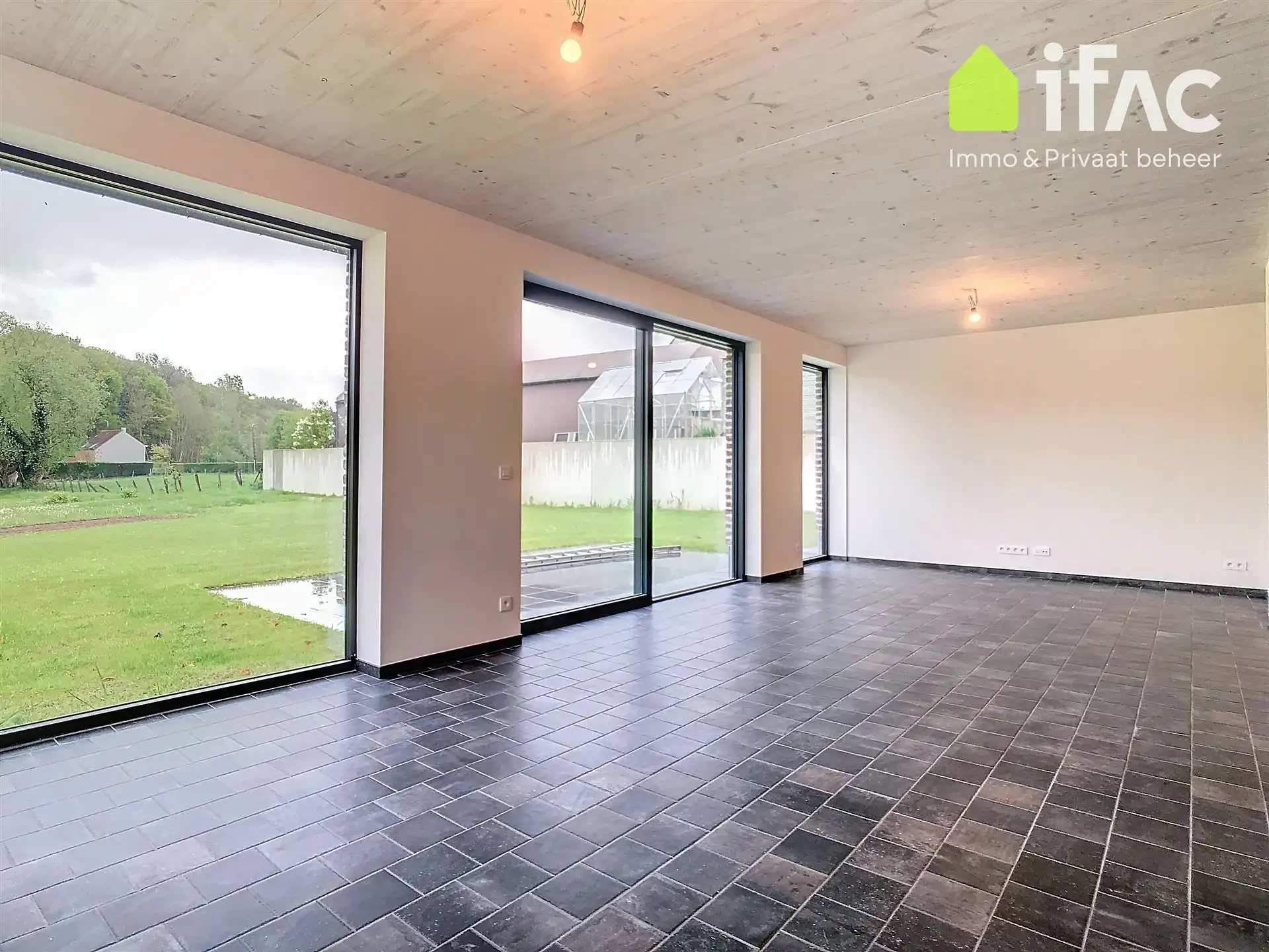 Villa met 4 slaapkamers, 2 badkamers en een grote tuin foto 7