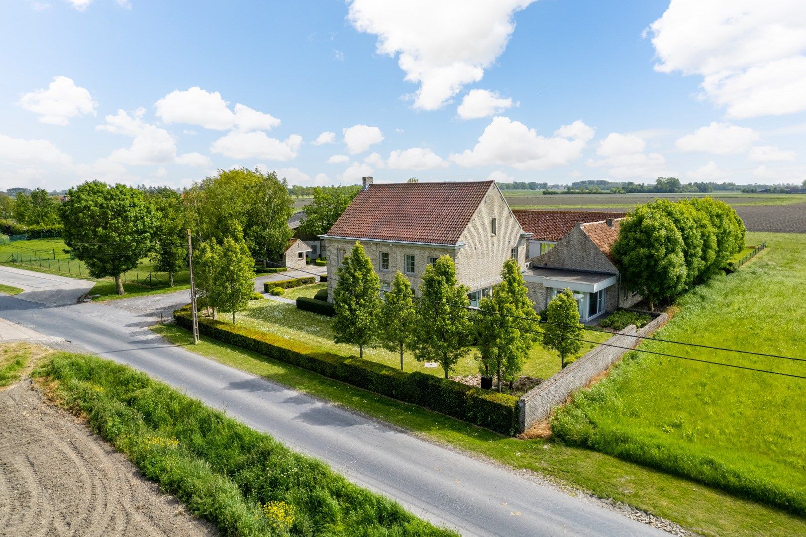 Unieke vierkantshoeve met binnenzwembad foto 22