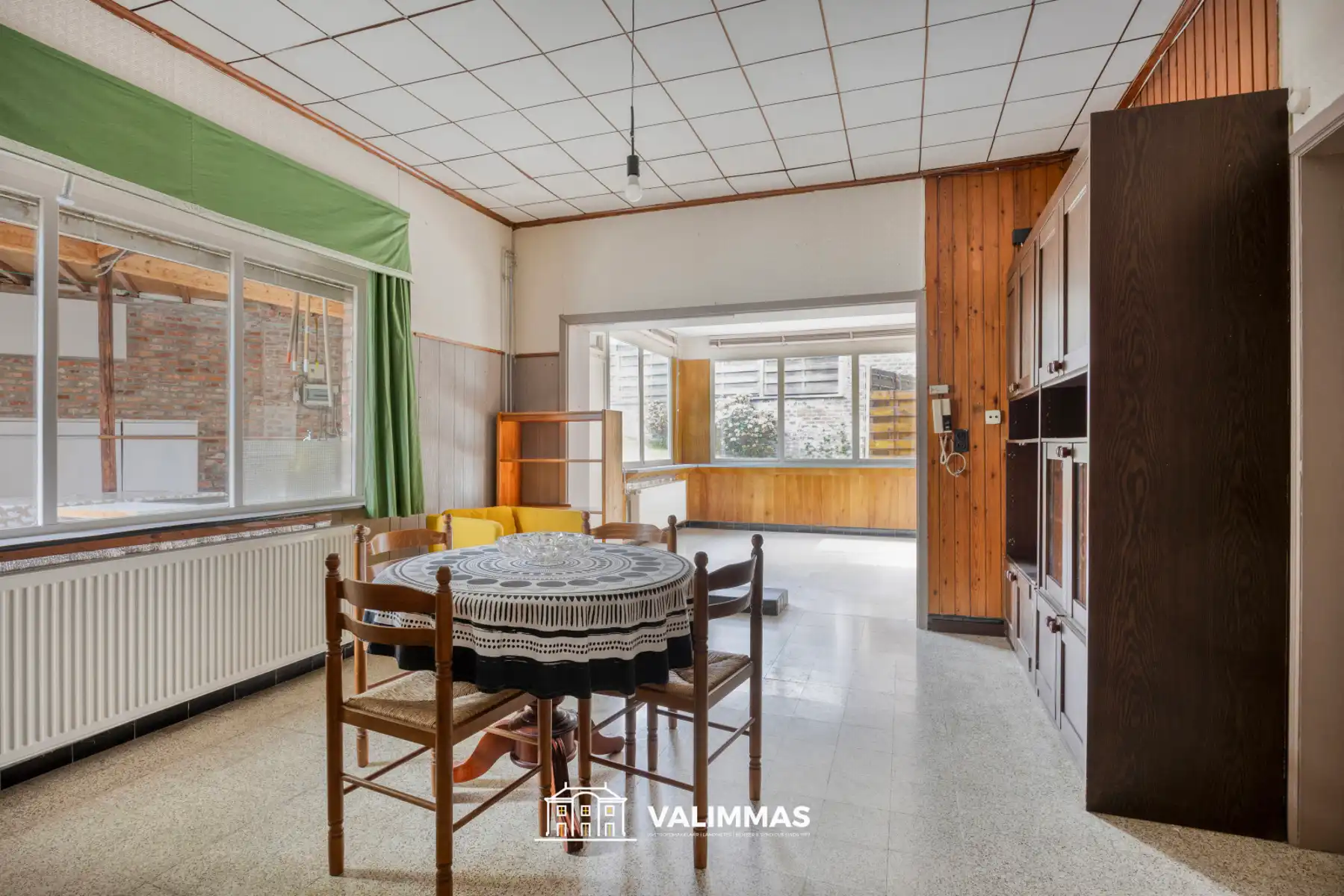 Zeer ruime vrijstaande woning met tuin, garage & bijgebouwen foto 8