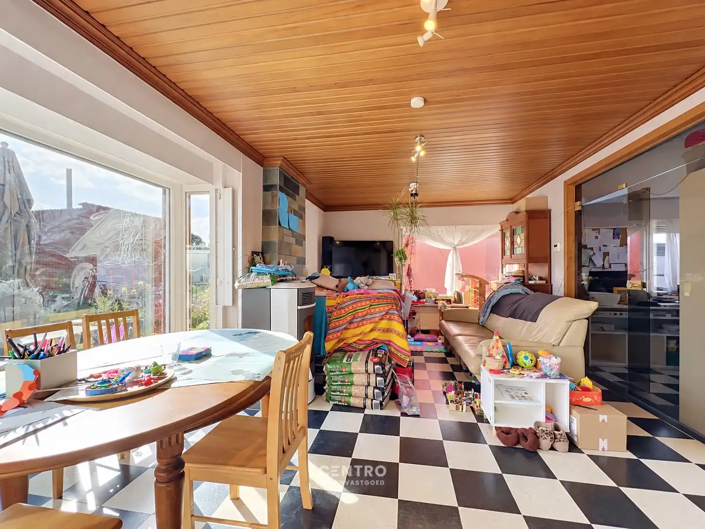 Charmante woning met grote garage/atelier van ± 125m² met landelijke vergezichten op een perceel van 831m². foto 8
