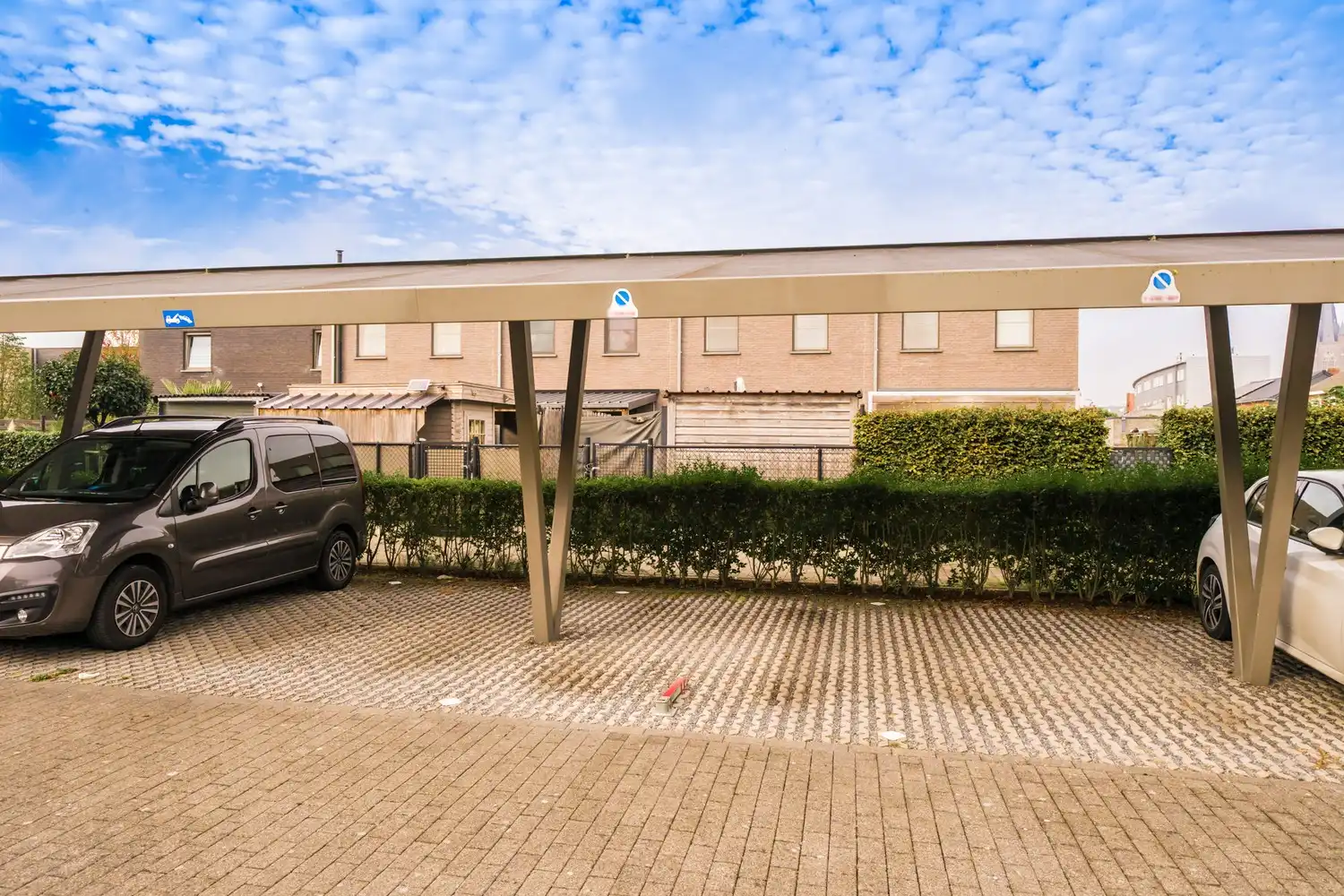 Lichtrijke recente stadswoning in rustige woonbuurt foto 22