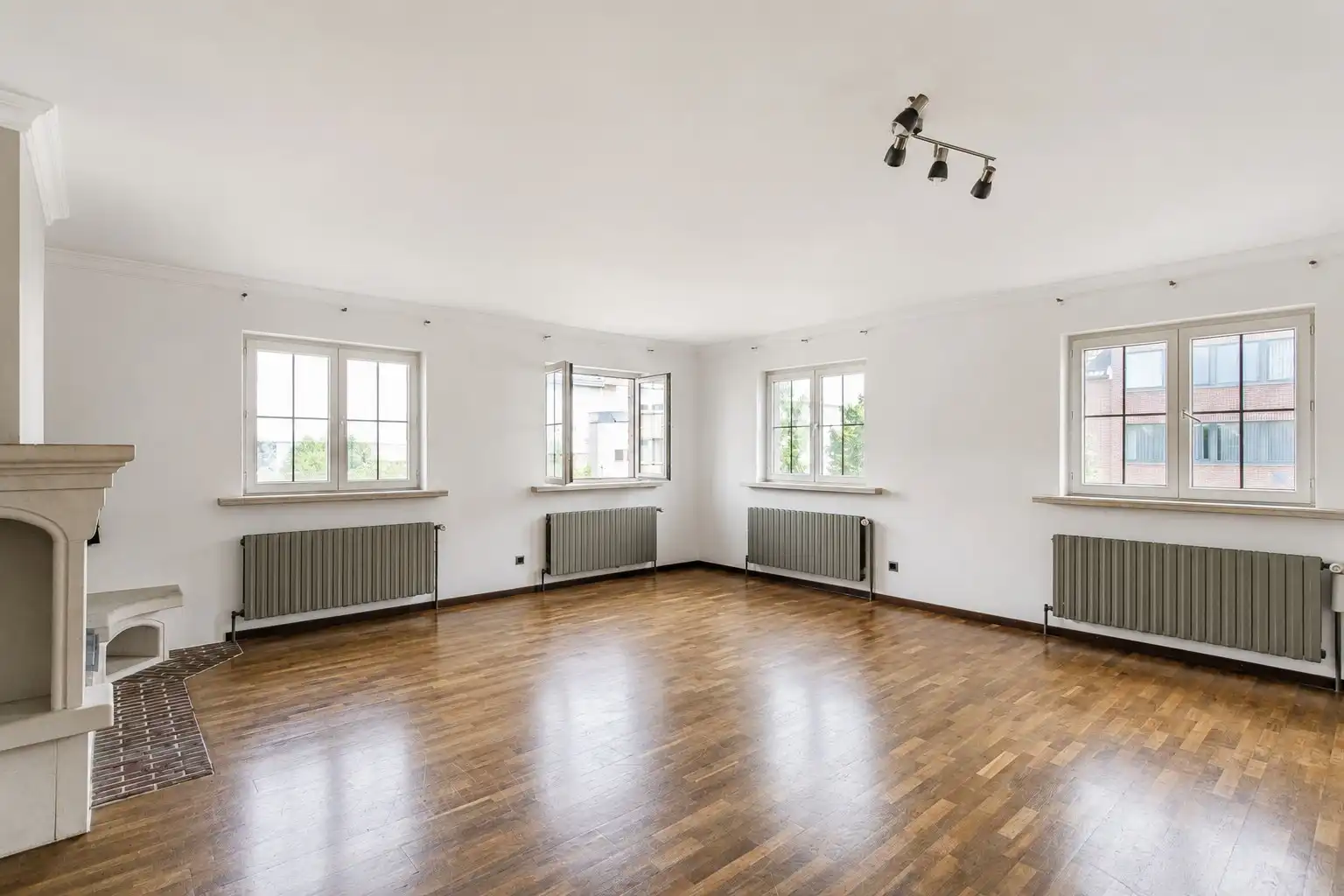 Te koop: Ruime gezinswoning (halfopen bebouwing) met dubbele garage – Willem Tellstraat 47, Uitkerke foto 8