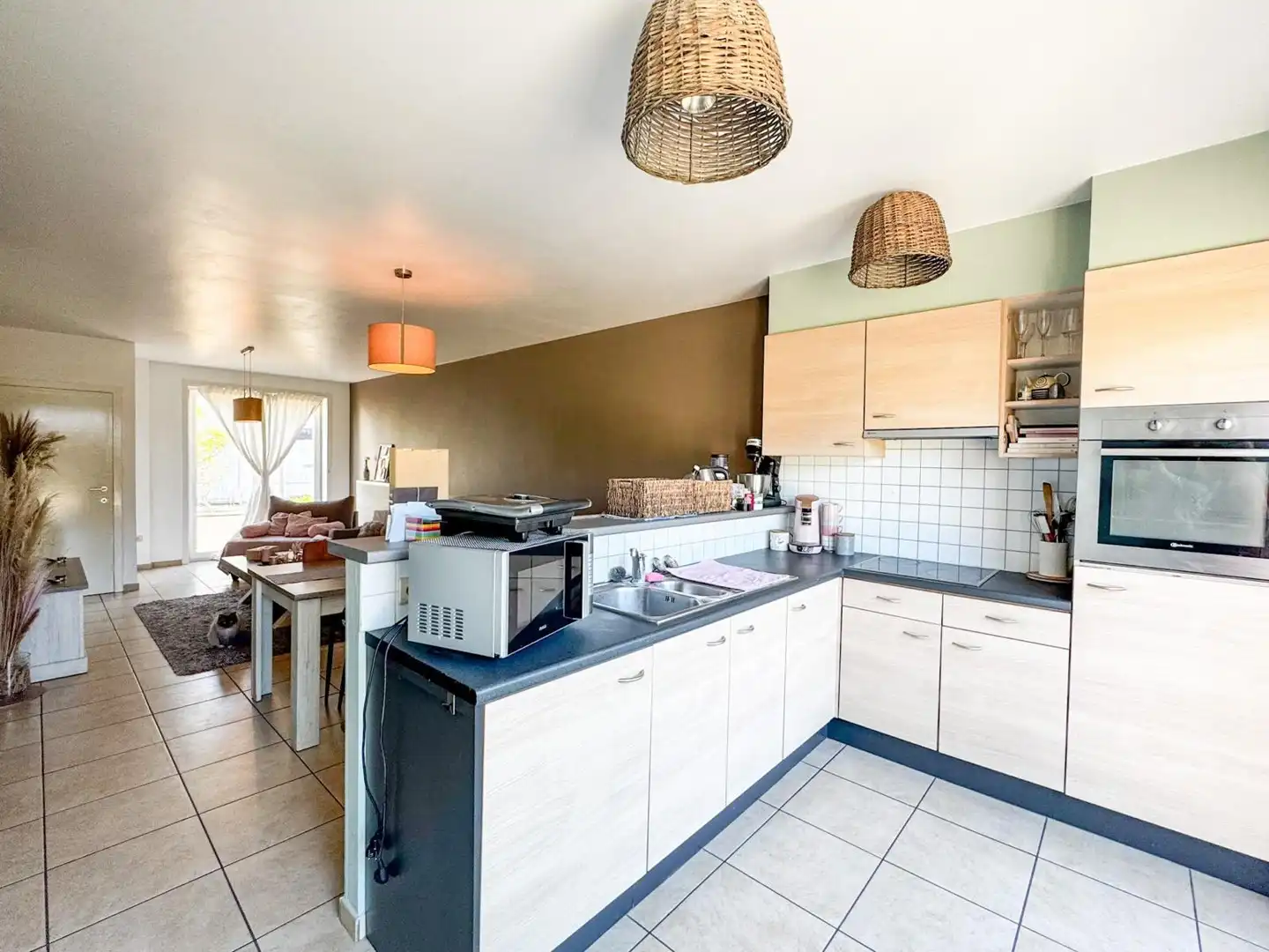 Gezellige rijwoning met 4 slaapkamers, tuin en carport foto 6