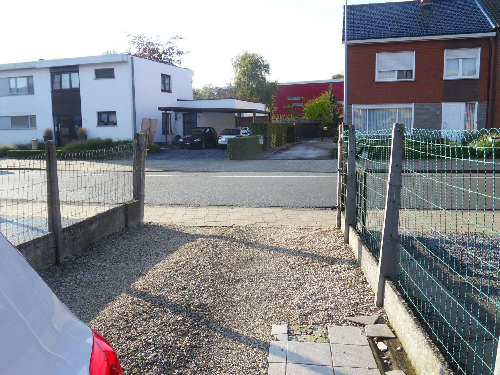 Rijwoning met uitweg achteraan met carport in de directe nabijheid van scholen, centrum  en openbaar vervoer. foto 2