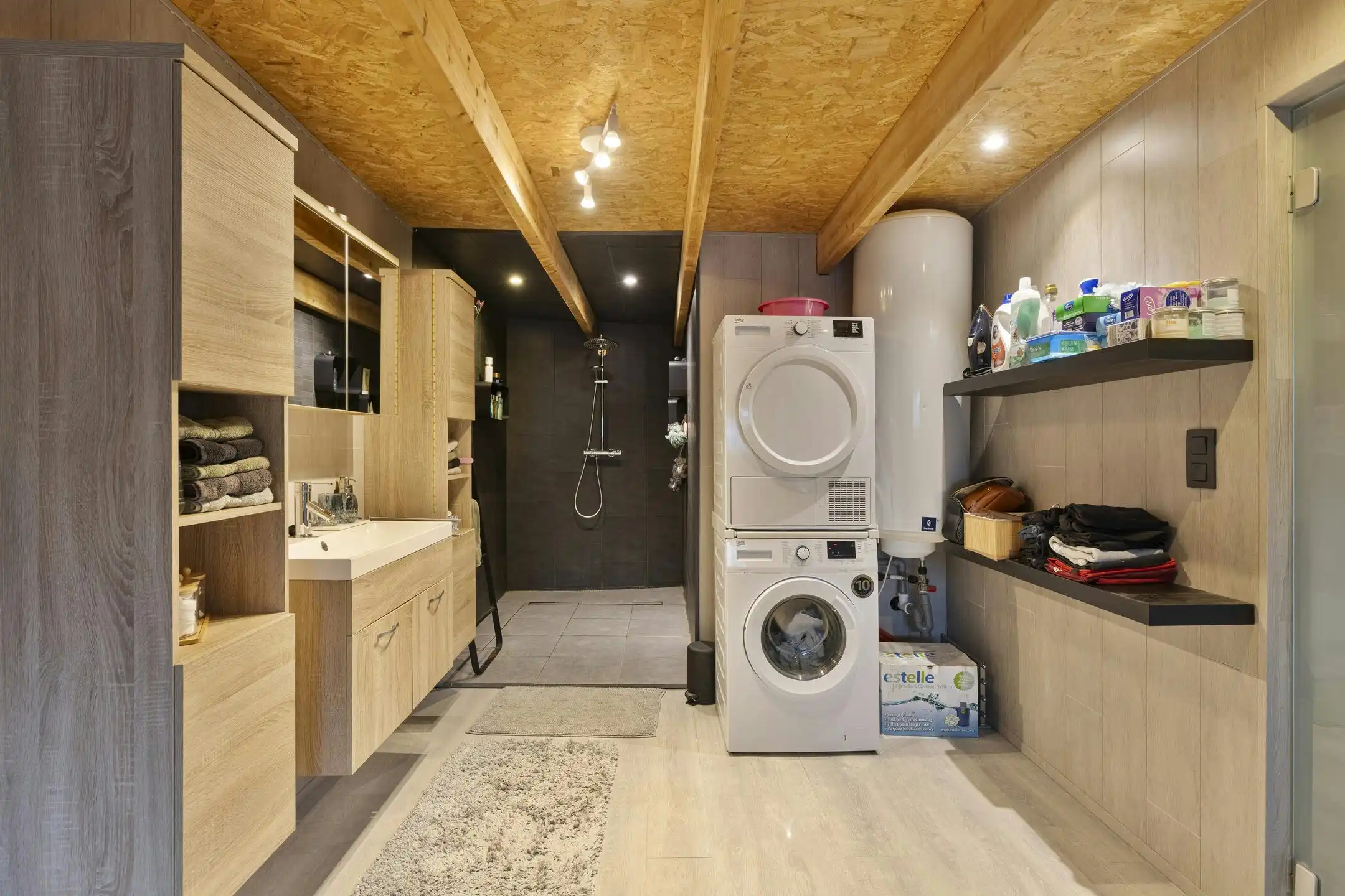 Ruime bungalow met gastenverblijf of ruimte voor bijberoep foto 30