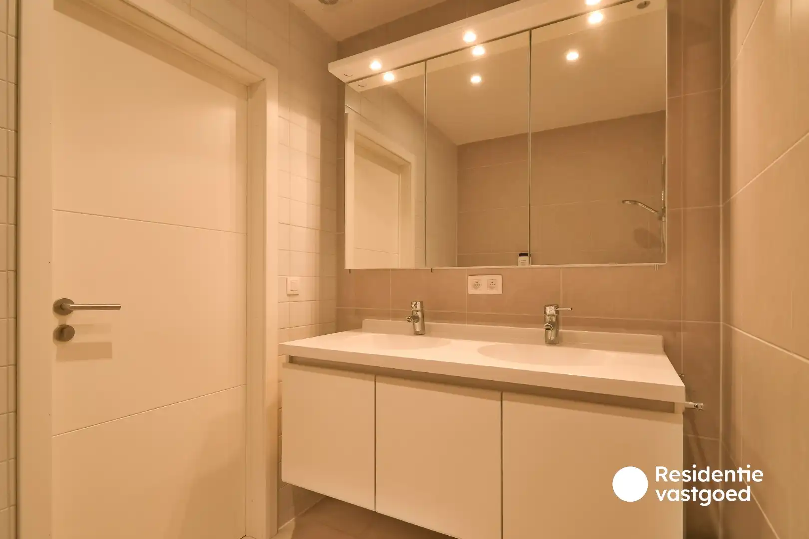 Verrassend ruime woning met unieke indeling en veel potentieel in Torhout! foto 13
