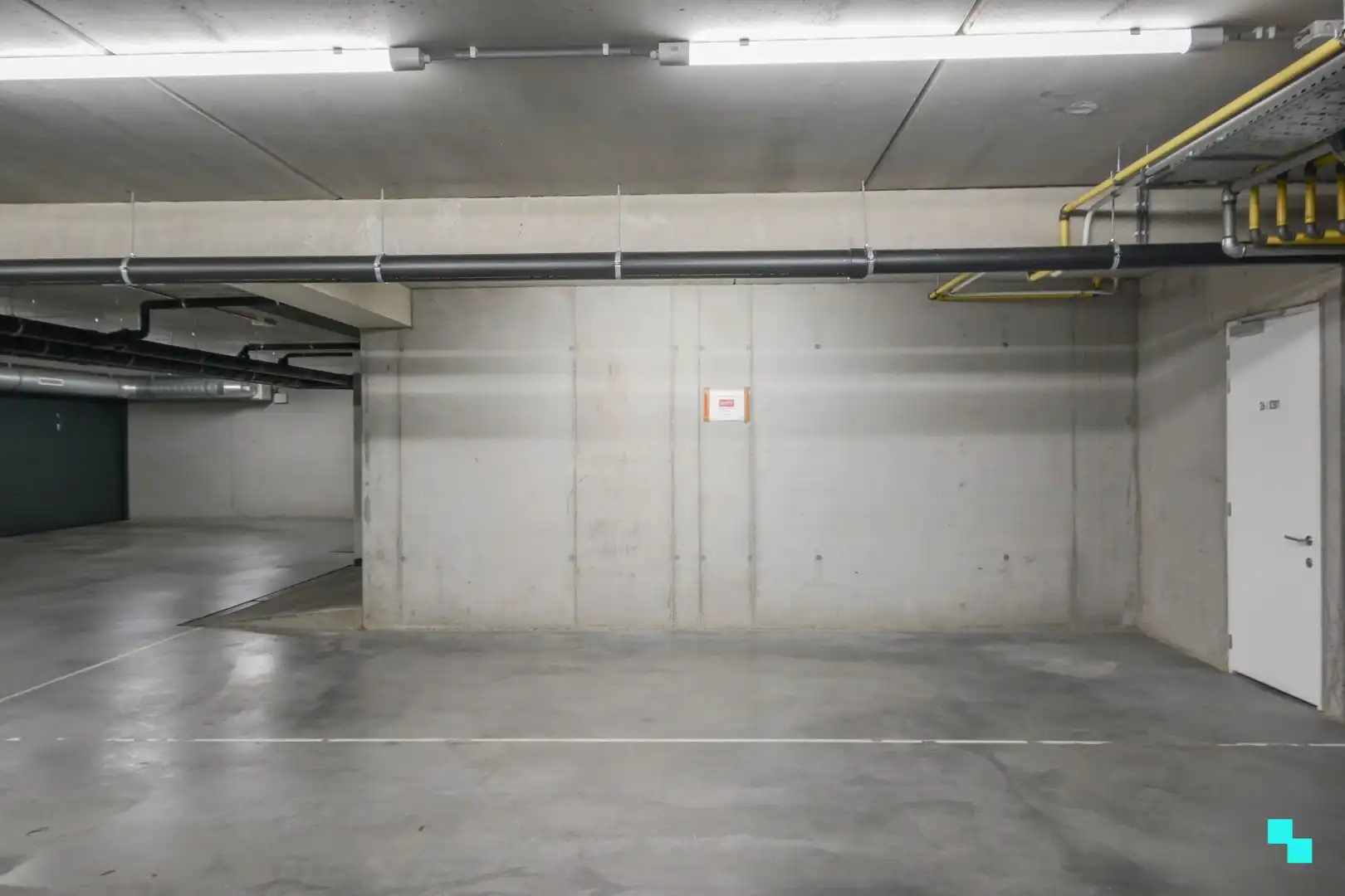 Autostaanplaats gelegen in ondergrondse parking van Residentie Mondriaan foto 7