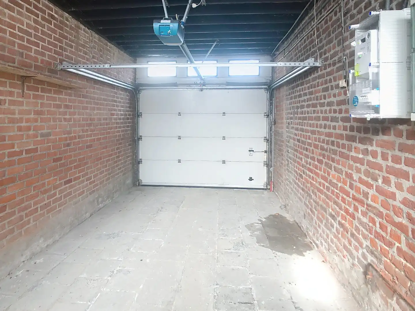 Woning met 2 slaapkamers, garage , berging en grote tuin  foto 5