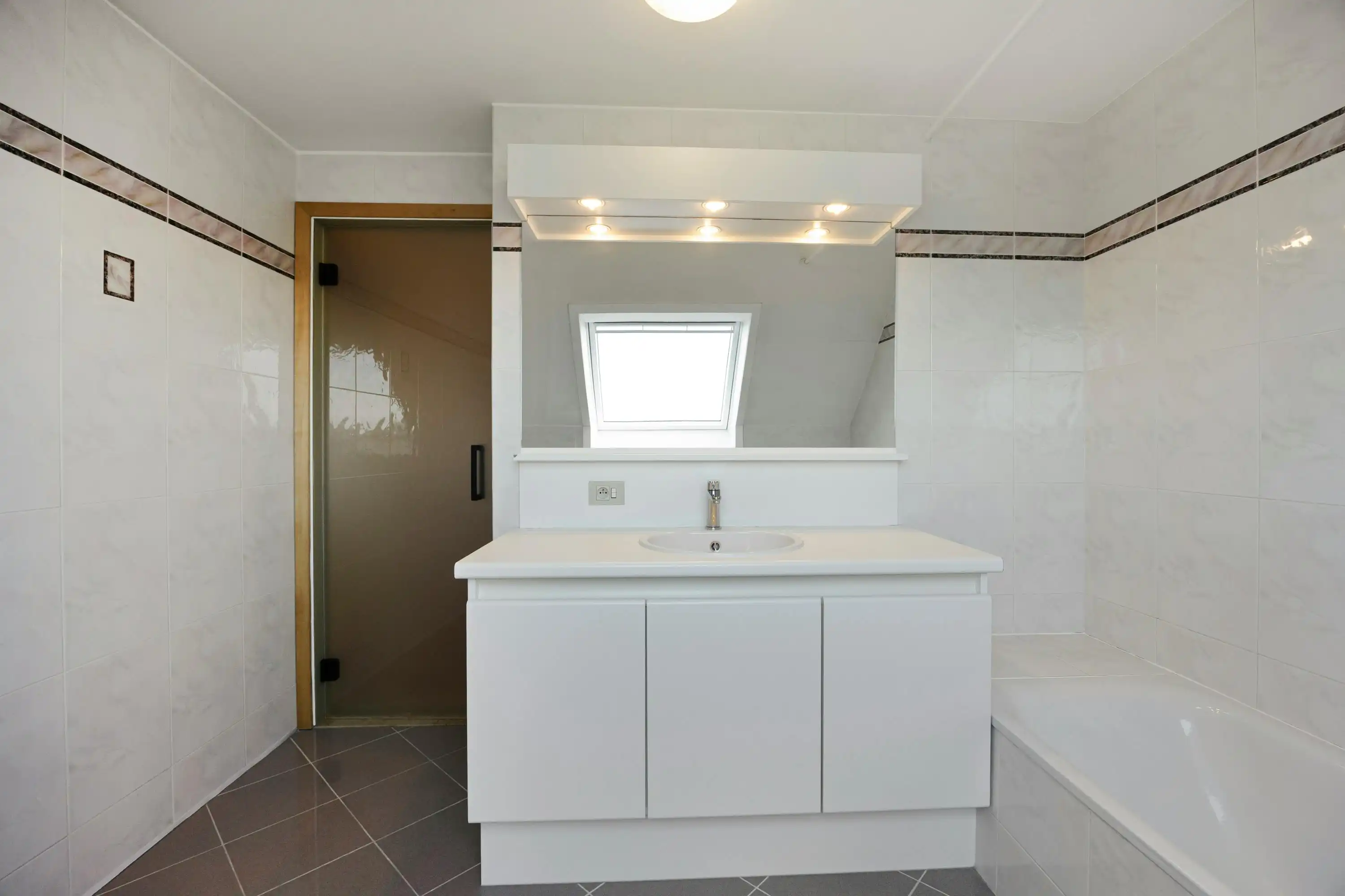 Ruim appartement (150m²) met 3 kamers te koop in Zulte foto 17