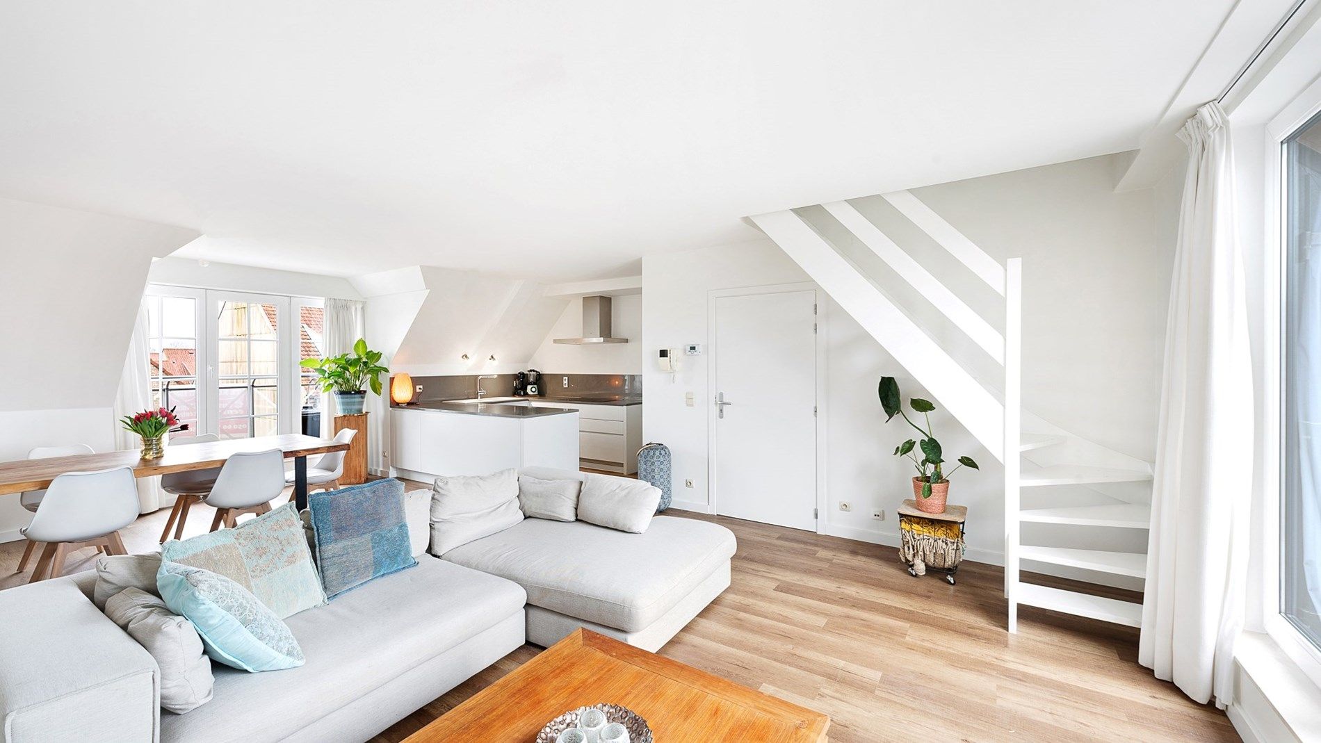 Ruim appartement (4 kamers) met groot zonneterras te Westkapelle foto 2