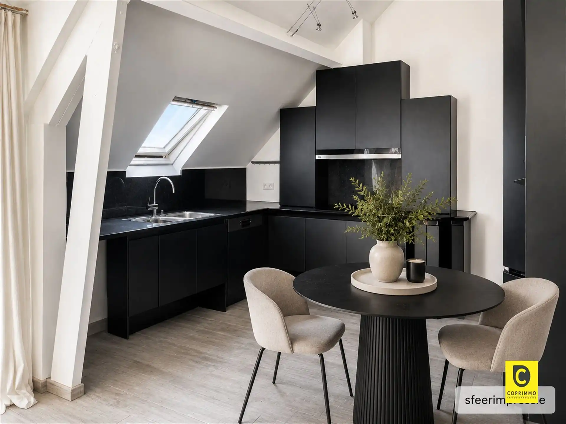 Uniek dakappartement met groot terras foto 17