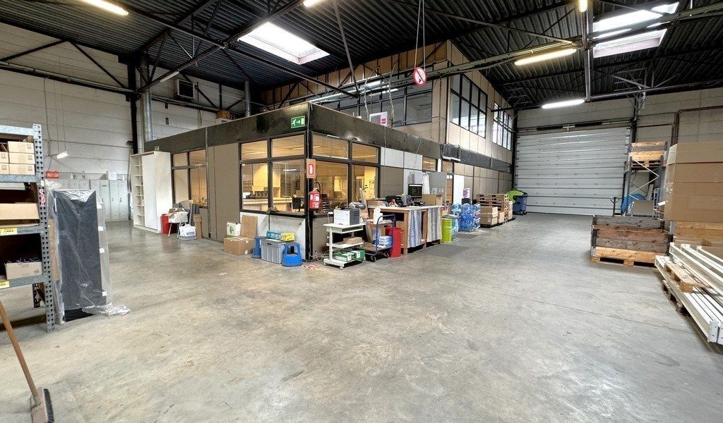Magazijn met kantoor te huur nabij N120 in Wijnegem foto 4