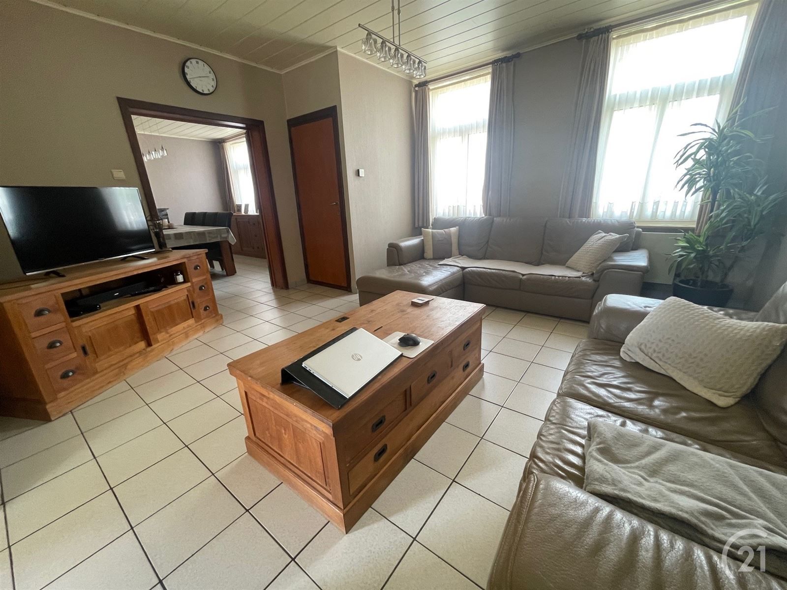 Op te frissen viergevelwoning met tuintje, stal en garage op 3are67 foto 3