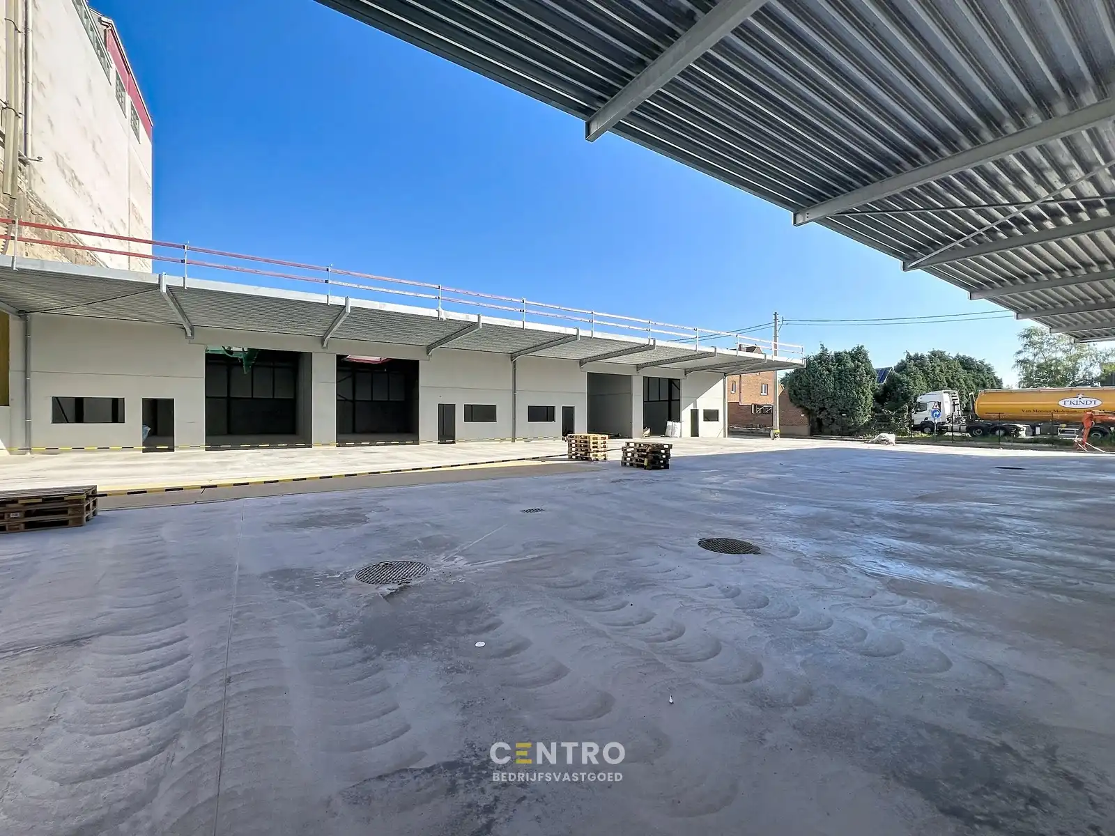 Nieuwbouw KMO-units van 221m² TE HUUR (VH van 7m, 2 parkings, aparte loopdeur en raam), te Kerkhove (Avelgem). foto 23