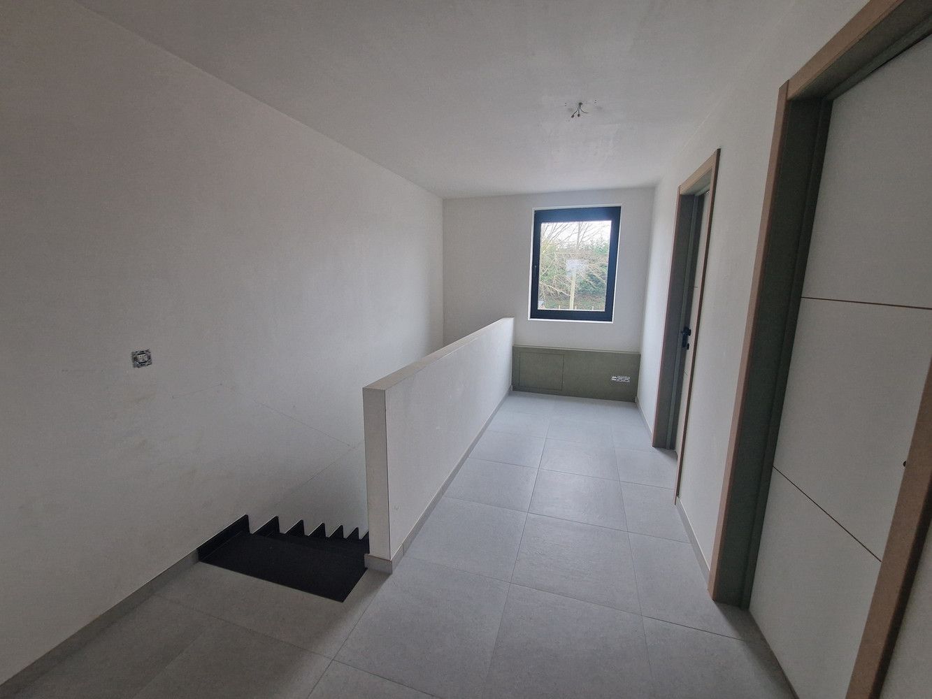 Rustig Gelegen Nieuwbouw Woning 3 Slpk + Garage(s) foto 9