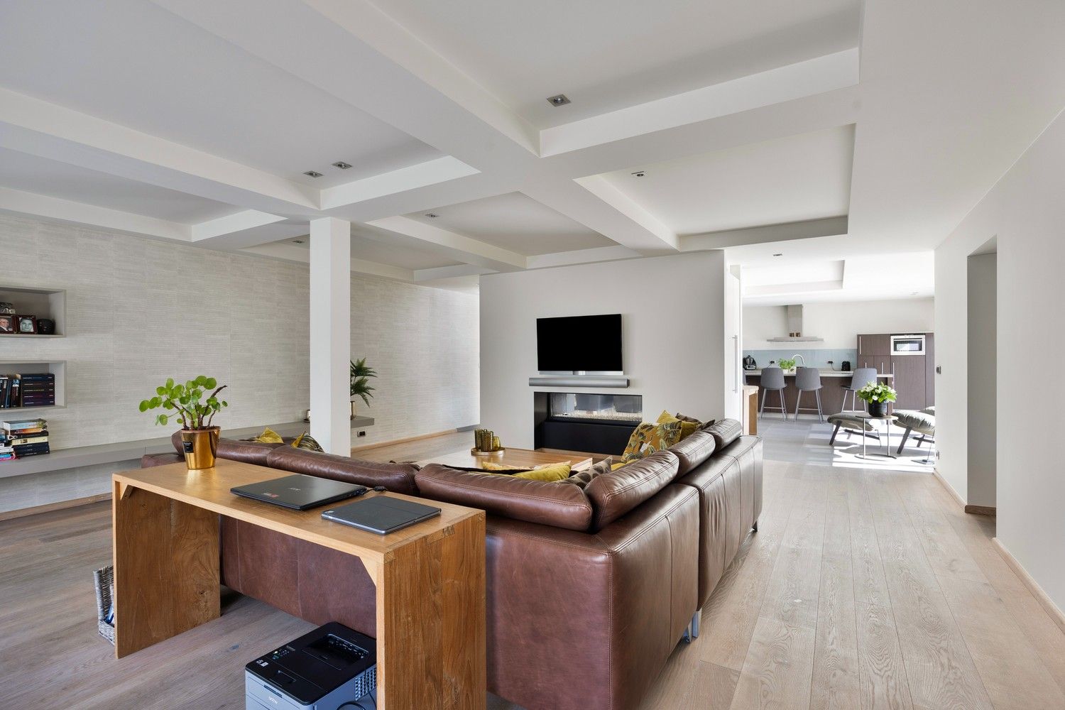 Stijlvol wonen in As: ruime, instapklare woning met tuin en garage foto 13