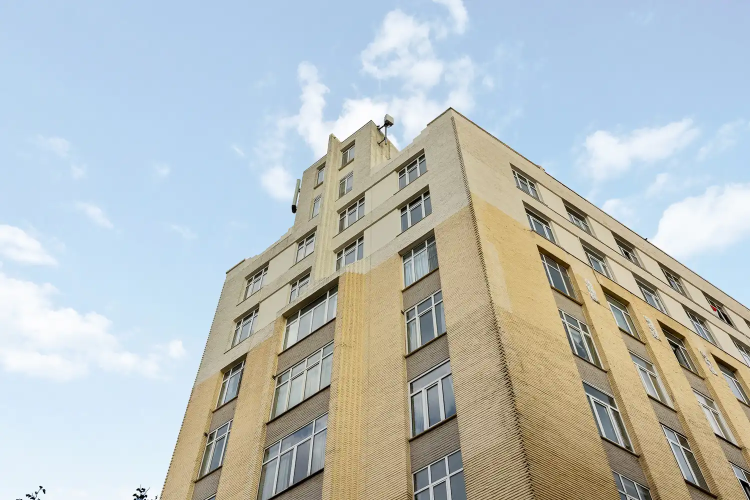 Vernieuwd ruim 2-slpk appartement met panoramisch zicht foto 16