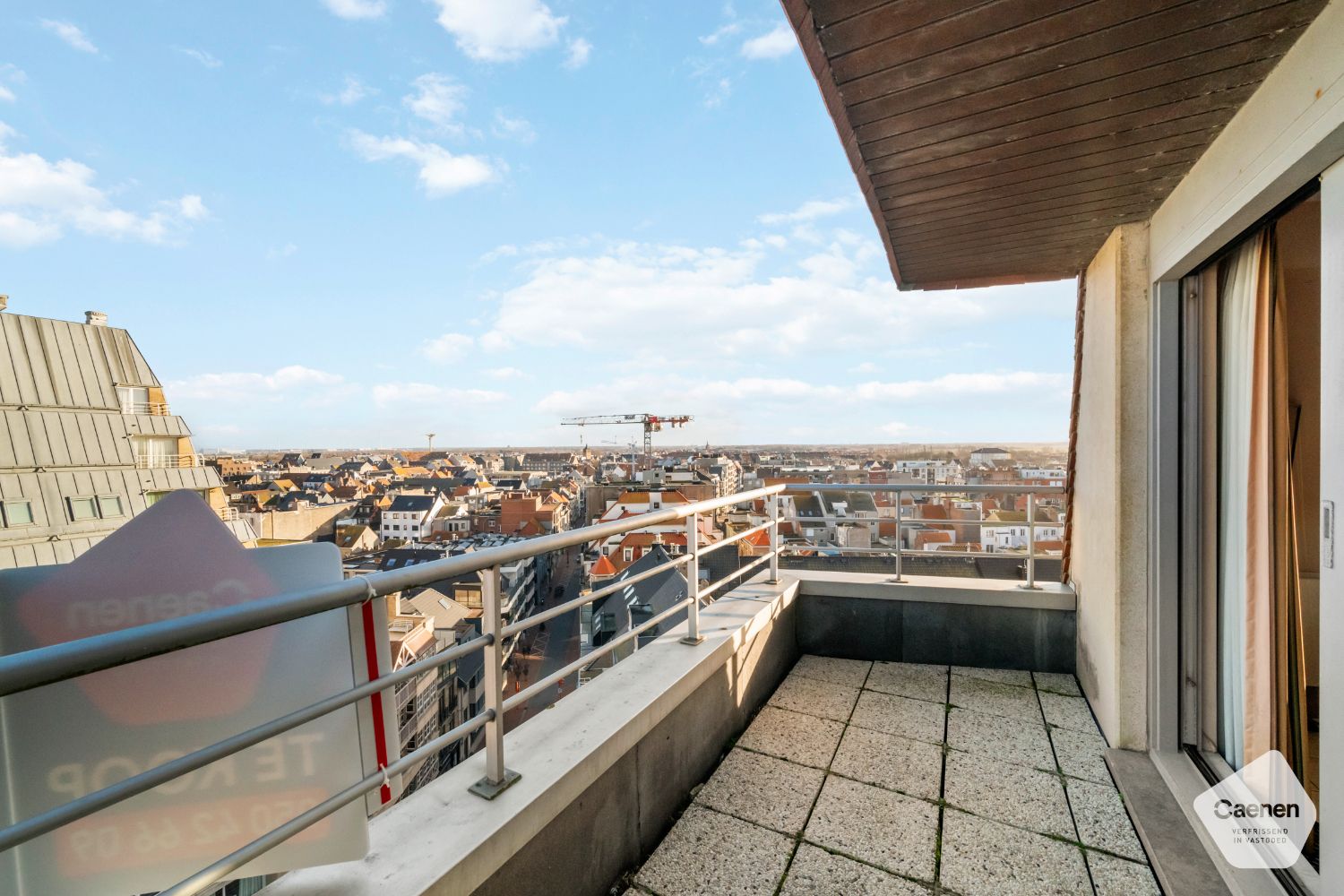 Lichtrijke studio met een prachtig uitzicht op zowel de zee als het hinterland foto 10