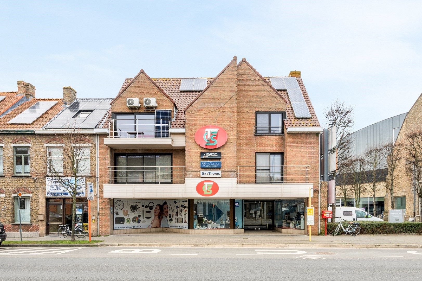 Handelsruimte (260m²) op commerciële toplocatie. foto {{pictureIndex}}