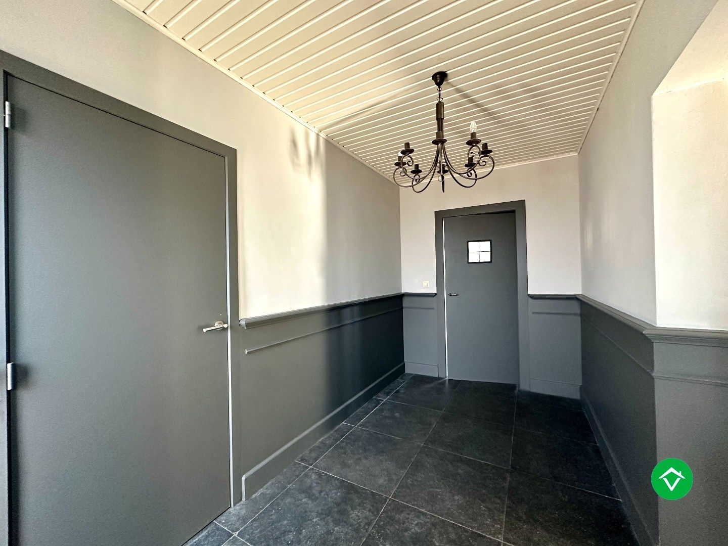 Alleenstaande, unieke woning met drie slaapkamers op een goede ligging te Torhout foto 3