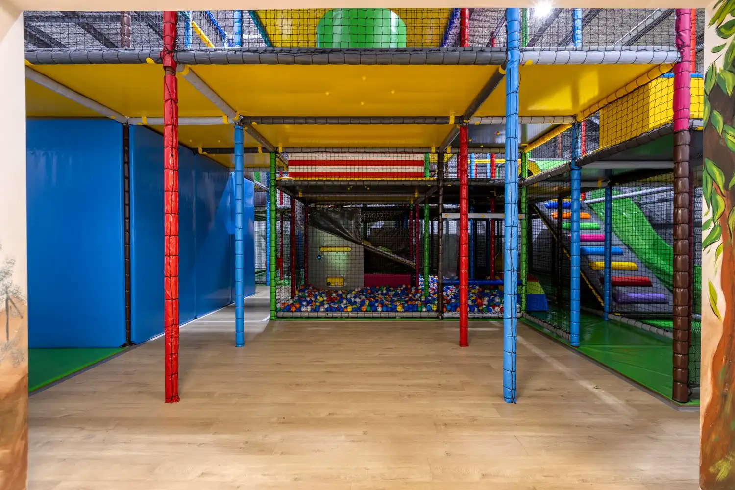 Unieke overnamekans: volledig uitgeruste binnenspeeltuin met brasserie op toplocatie in Rekem/Lanaken foto 28