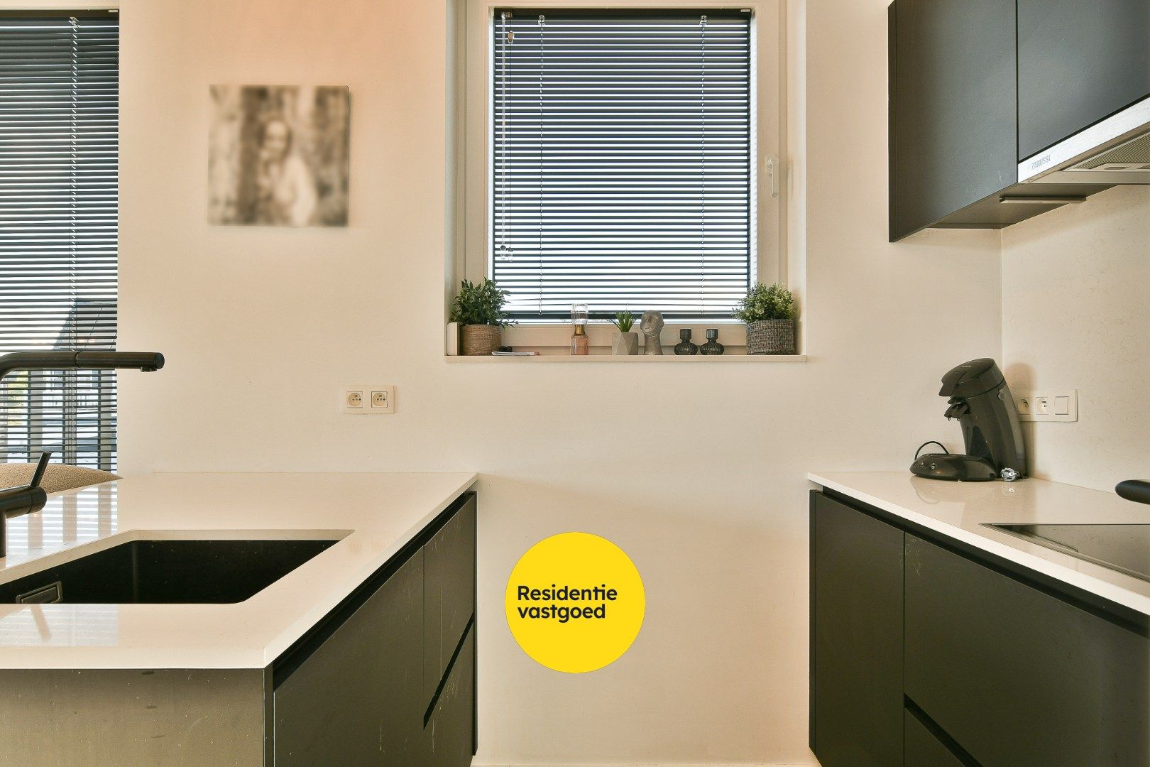 Uniek appartement inclusief carport met grote berging gelegen in een oude graanmolen foto 7