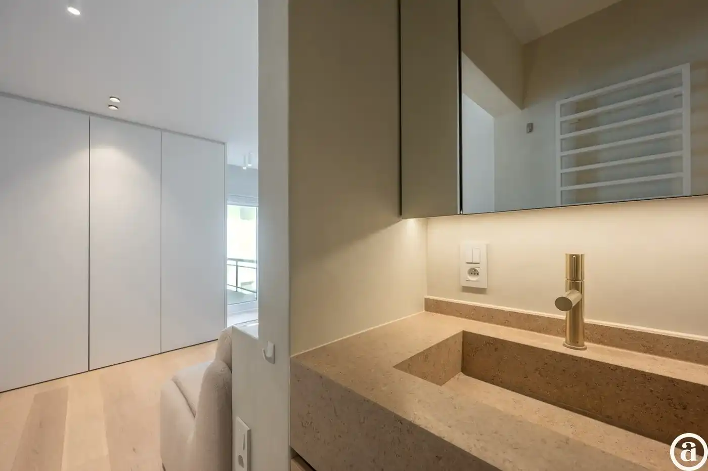 Luxueus gerenoveerd hoekappartement met zeezicht vlakbij de wandeldijk in het Zoute. foto 23