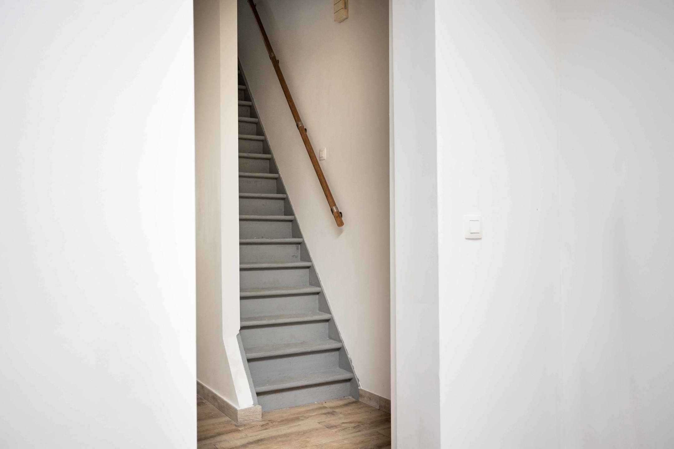 Gerenoveerde rijwoning met 3 slaapkamers en tuin. foto 9