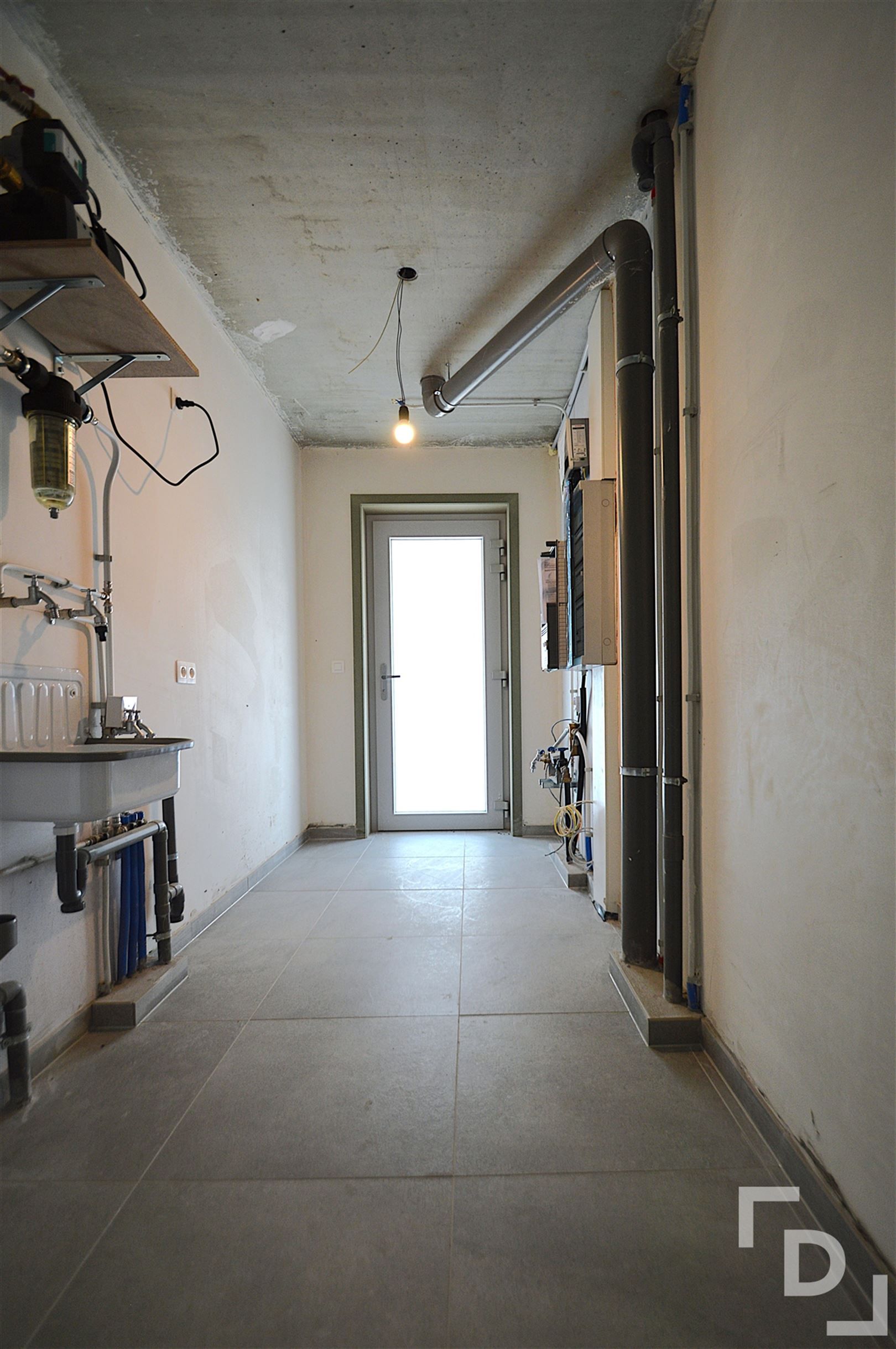 Nieuwbouwwoning met carport te huur in Wijtschate. foto 7
