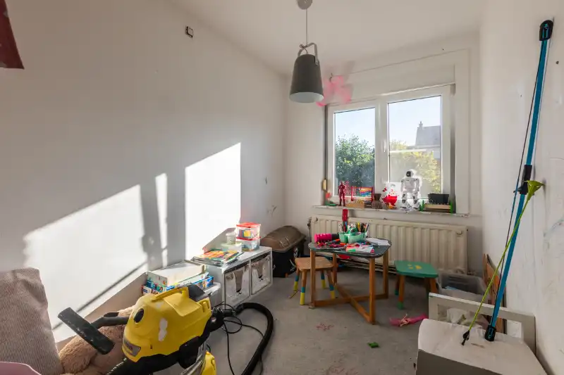 Rustig gelegen woning met 4 slaapkamers, terras en tuin (Energielabel C, centrale verwarming, elektriciteit goedgekeurd...). foto 10