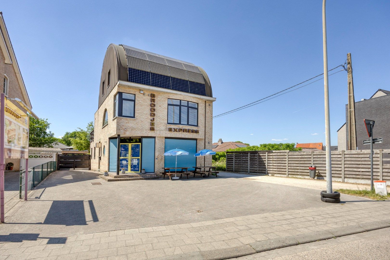 Goed draaiende horecazaak op top locatie in Mol-Achterbos ! foto {{pictureIndex}}
